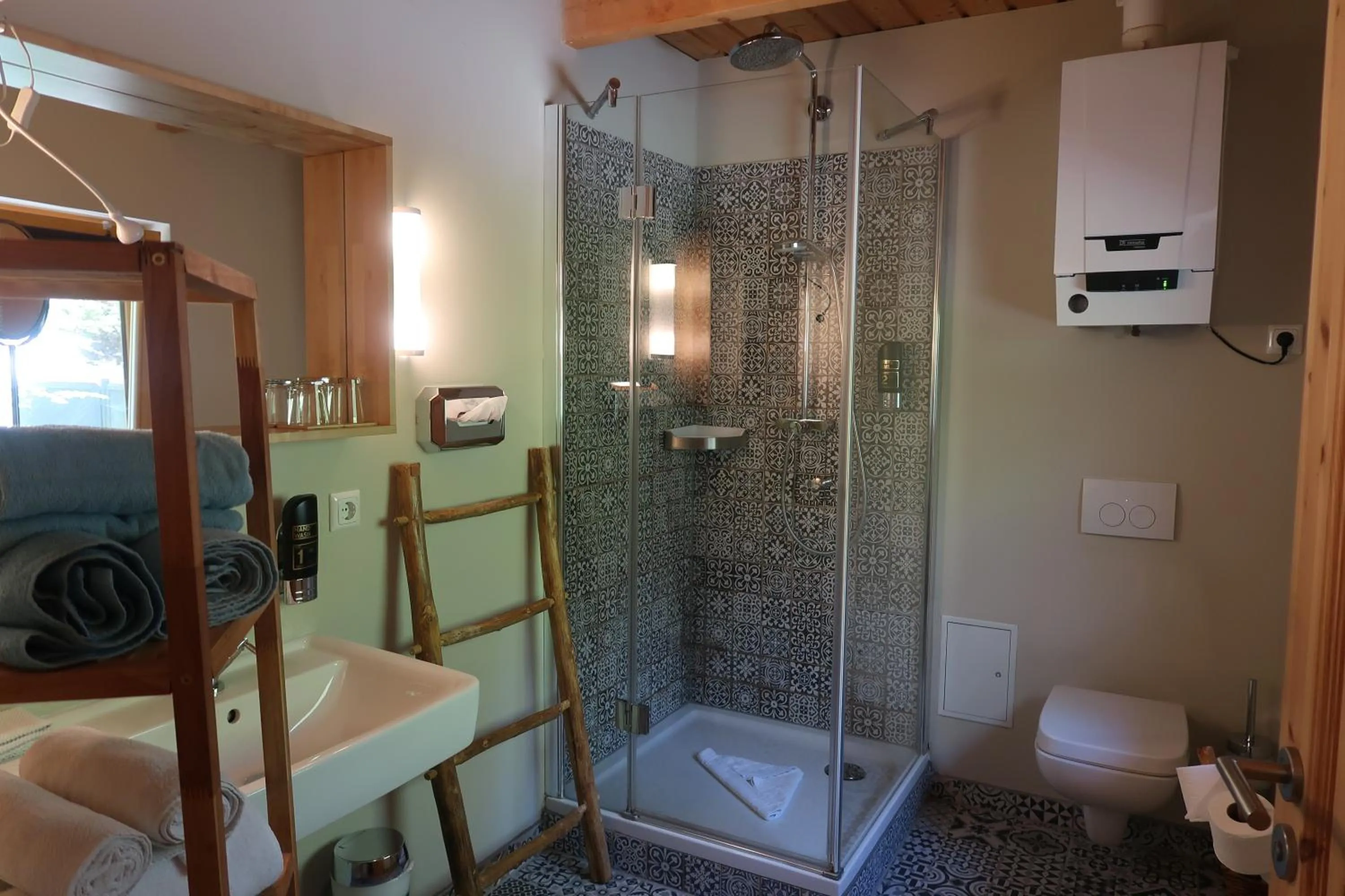 Bathroom in Lodge Seaside Boutique Hotel