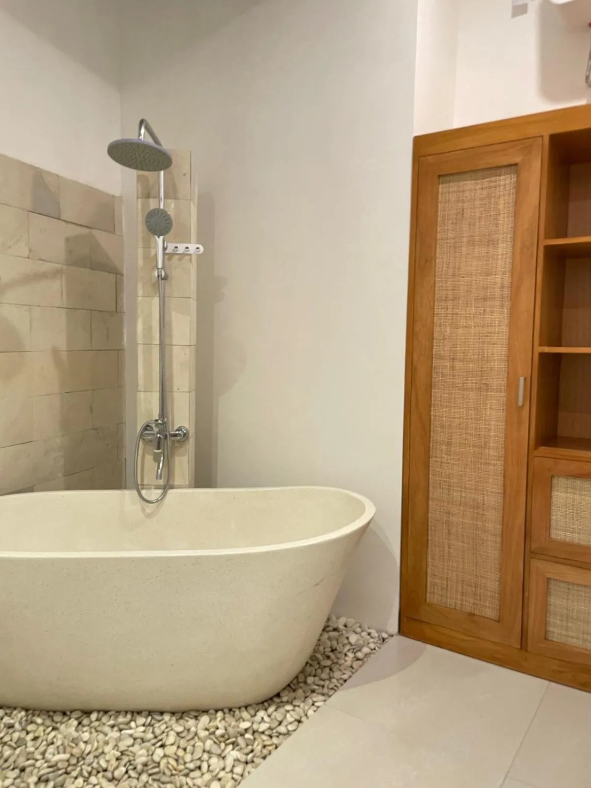 Shower in Sampai Villa Santiva