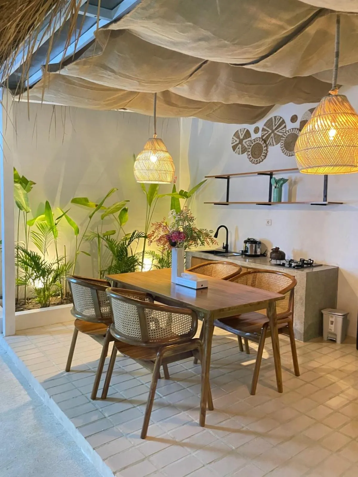 Kitchen or kitchenette in Sampai Villa Santiva