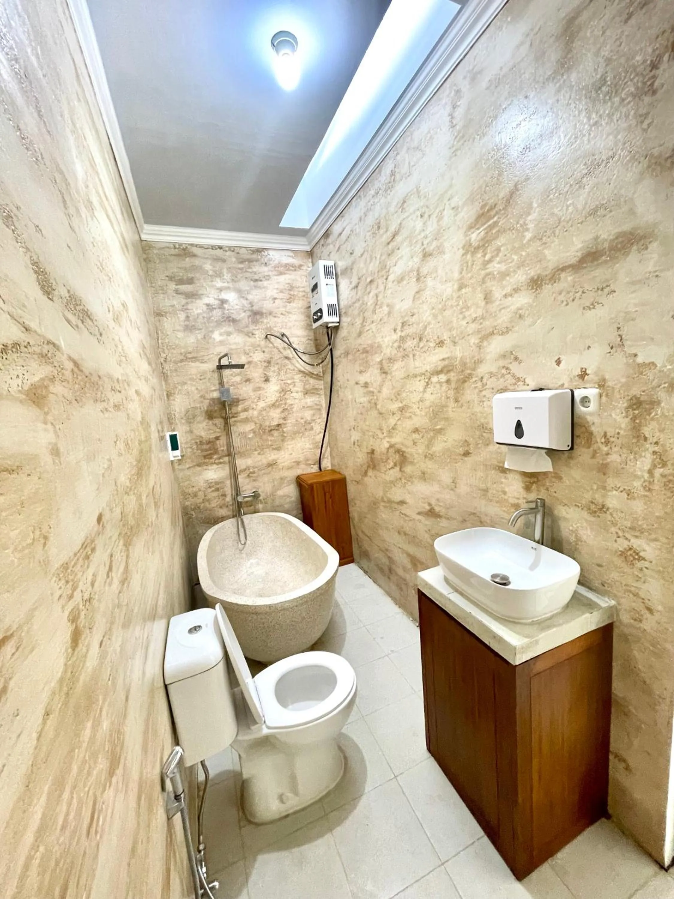 Shower in Sampai Villa Santiva