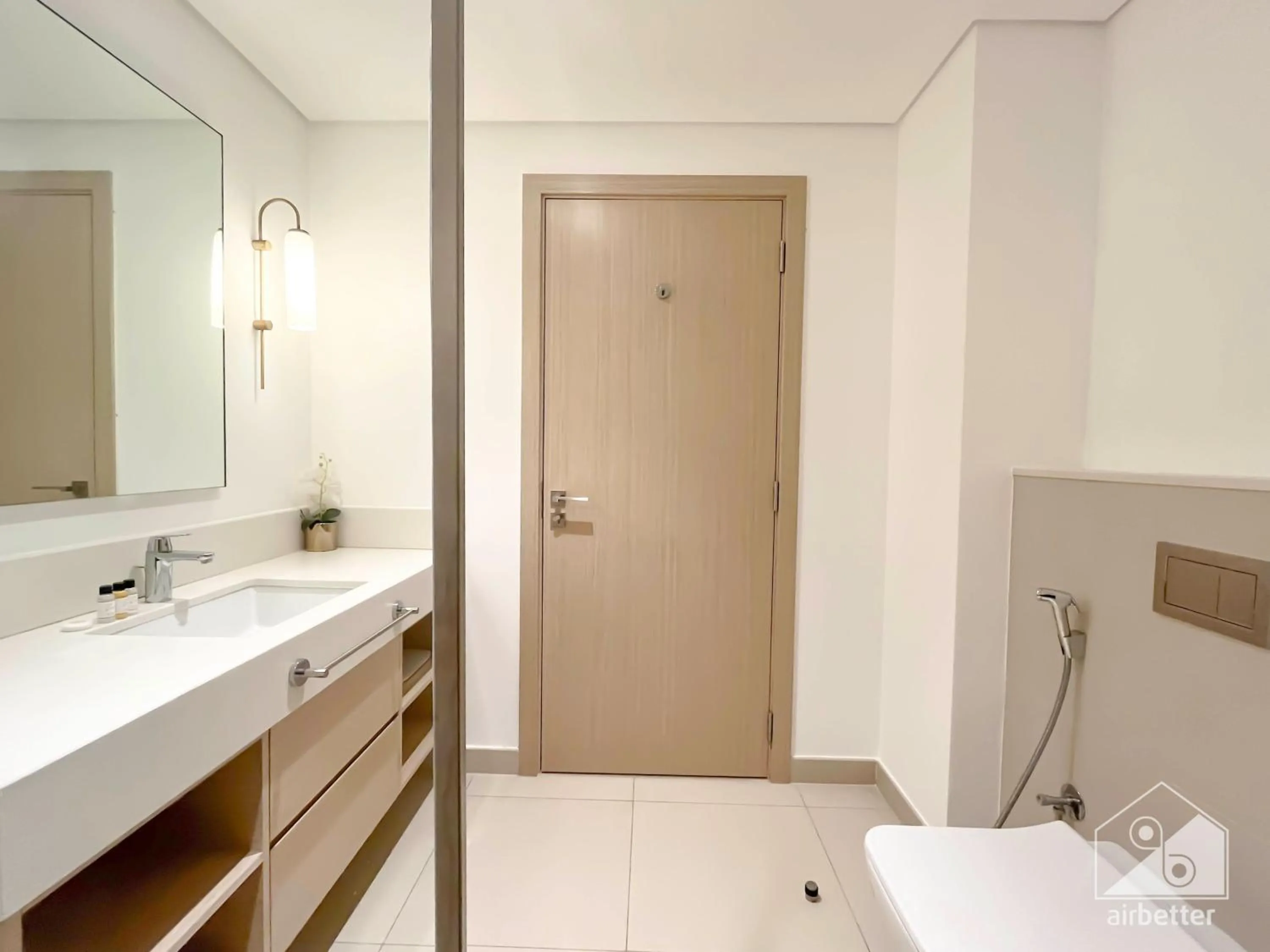 Luxurious stay Dubai Creek Balcony & View