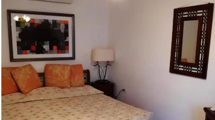 Property building, Bed in YOUR FIRST DAY Hotel on Aruba