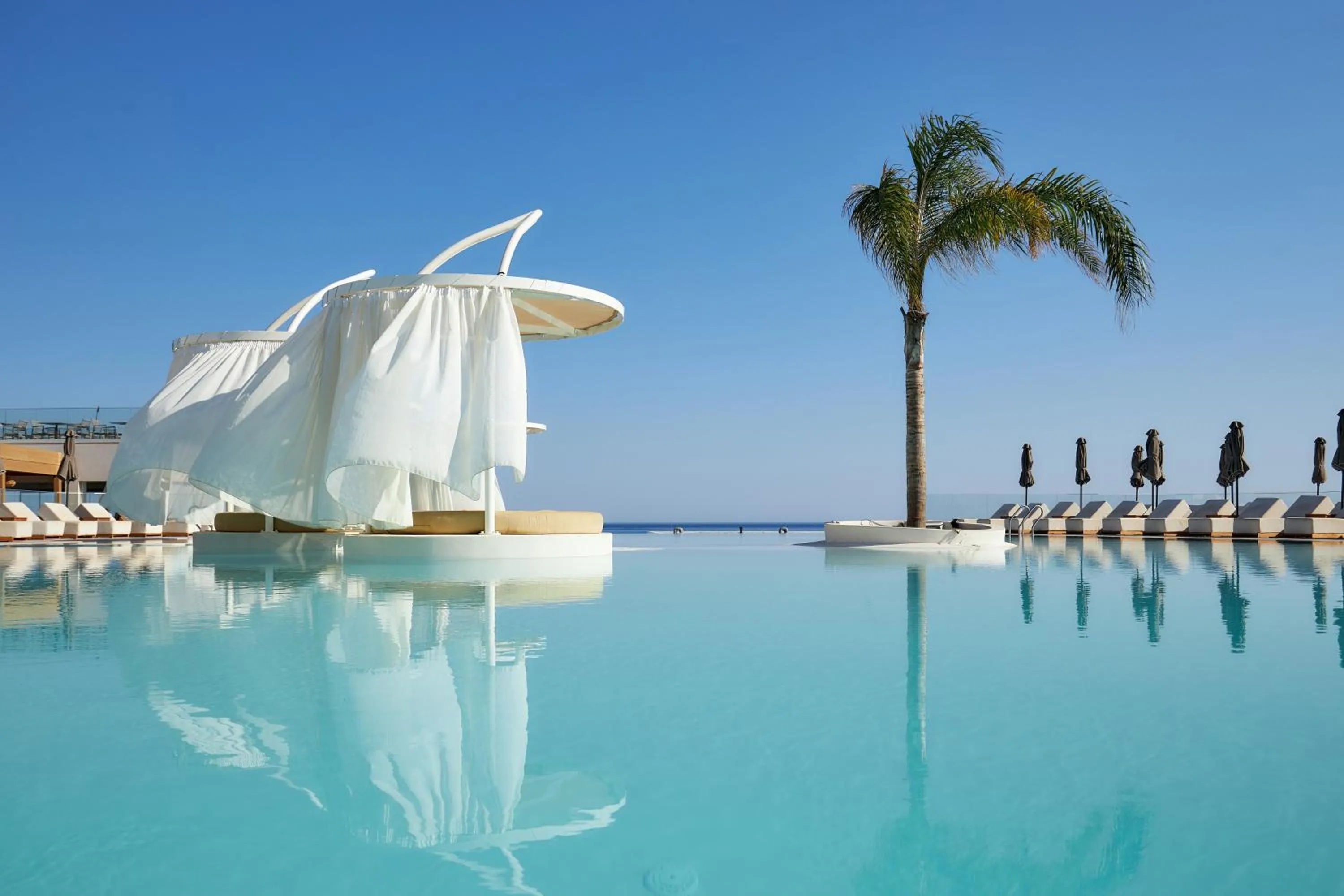 Pool view in Enorme Santanna Island