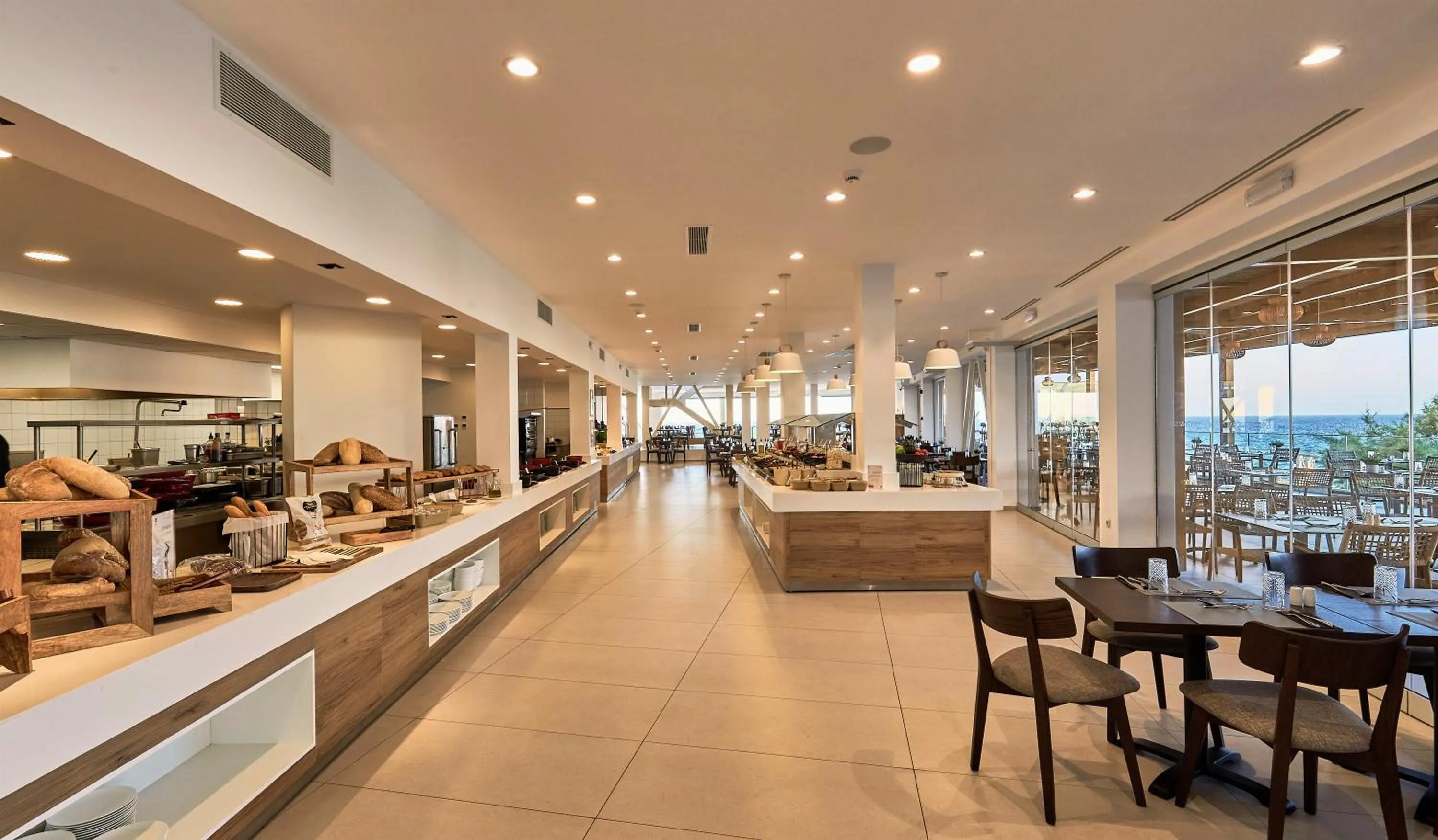 Restaurant/places to eat in Enorme Santanna Island