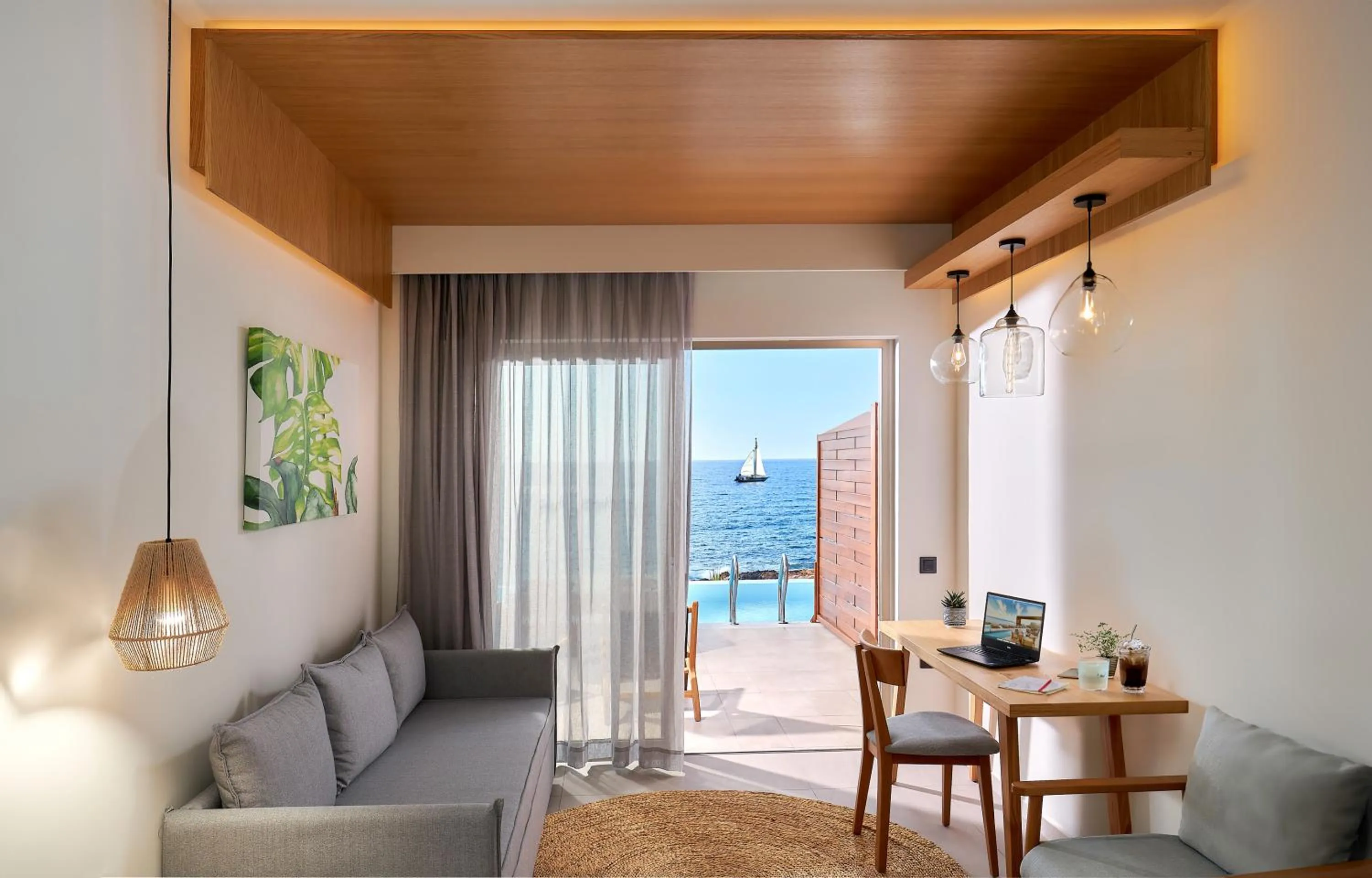 TV and multimedia in Enorme Santanna Island