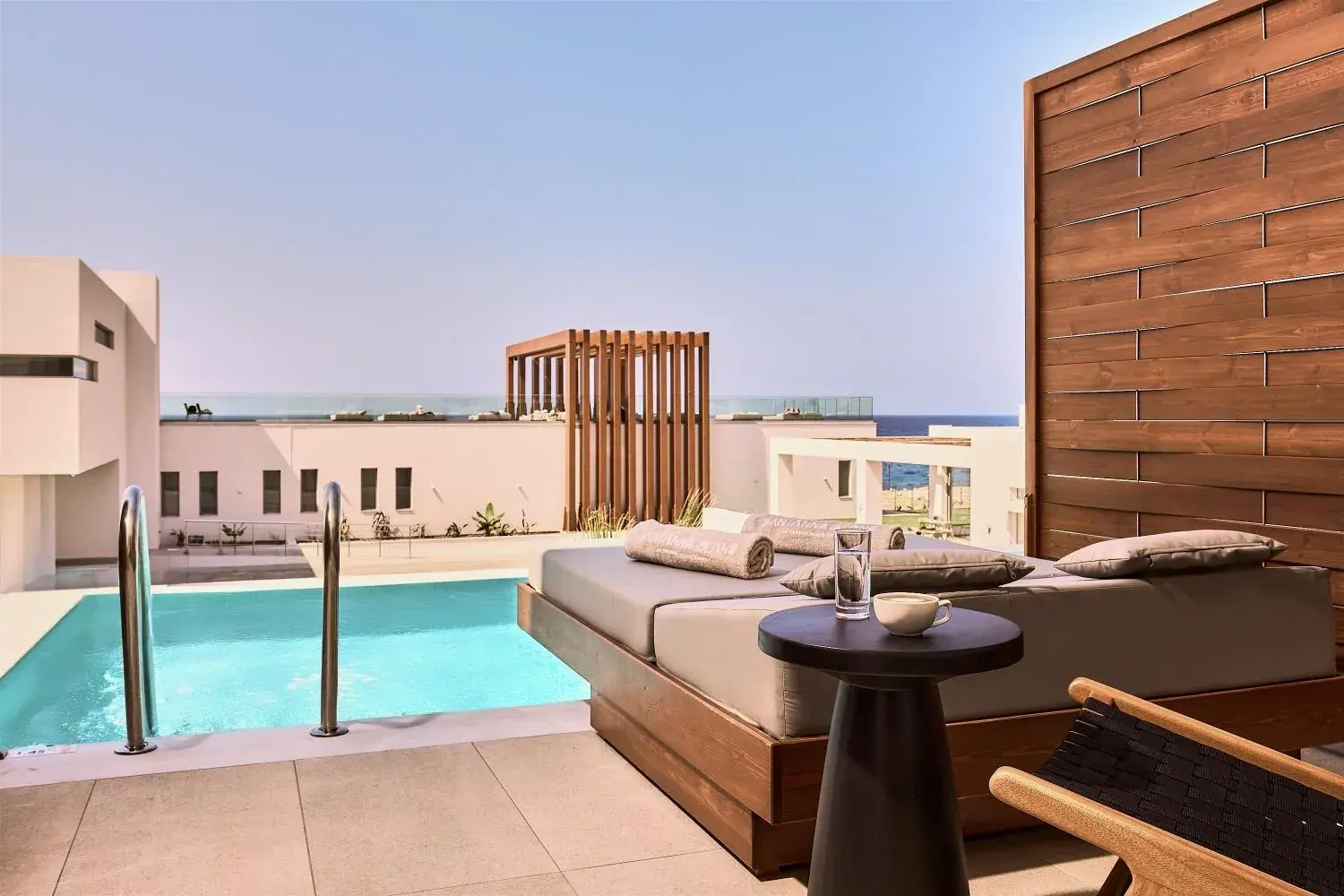 Superior Private Pool in Enorme Santanna Island Superior Private Pool in Enorme Santanna Island