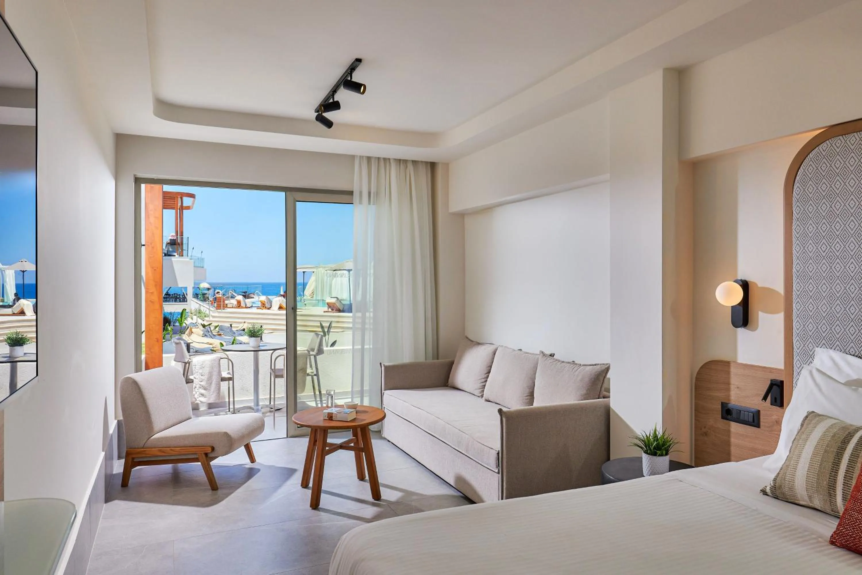 Seating area, Bed in Enorme Santanna Island