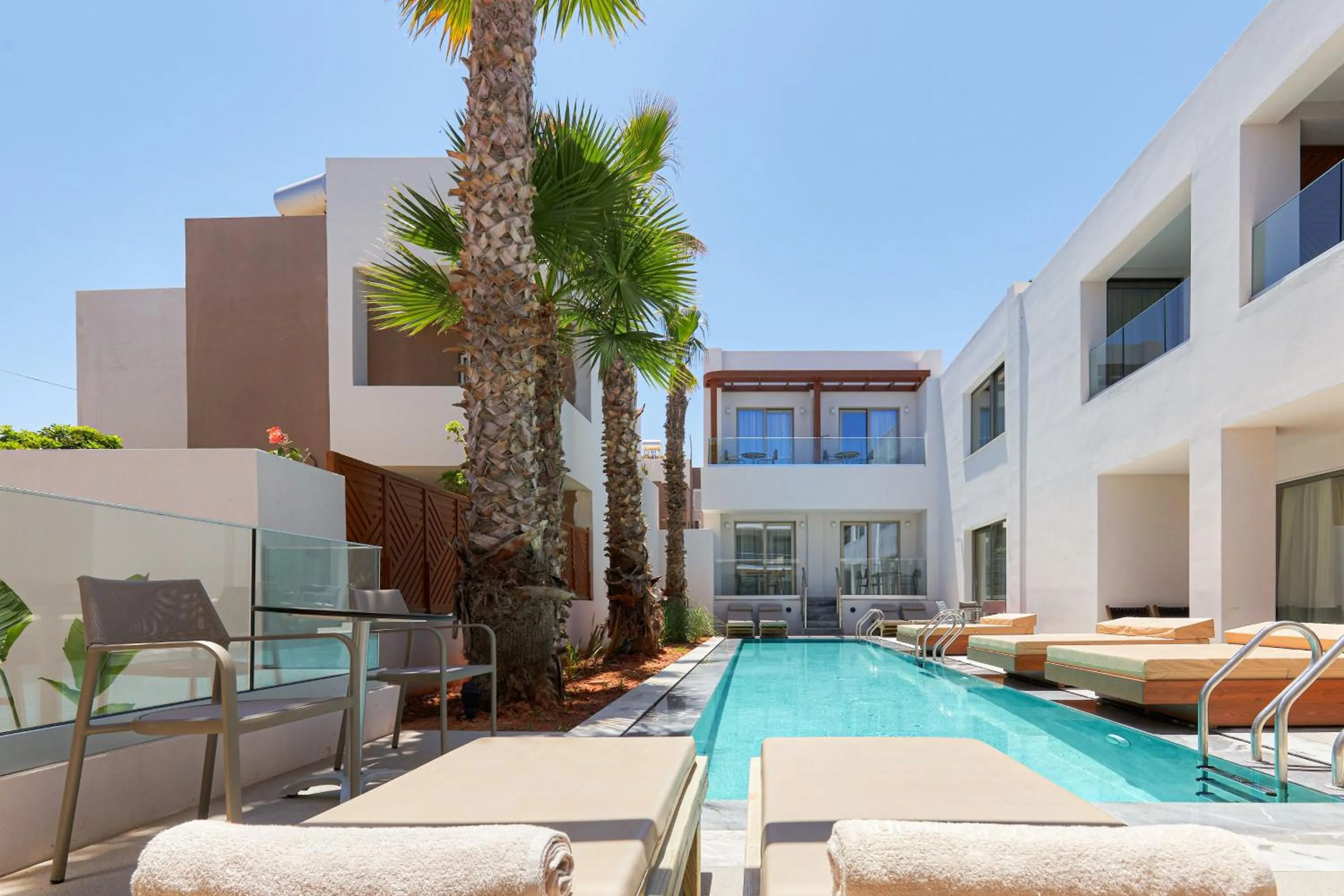 Swimming pool in Enorme Santanna Island