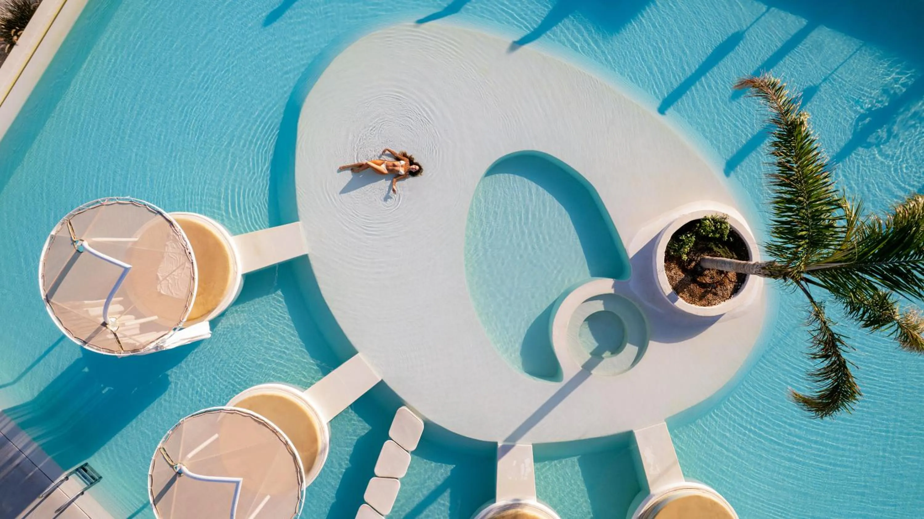 Swimming pool in Enorme Santanna Island