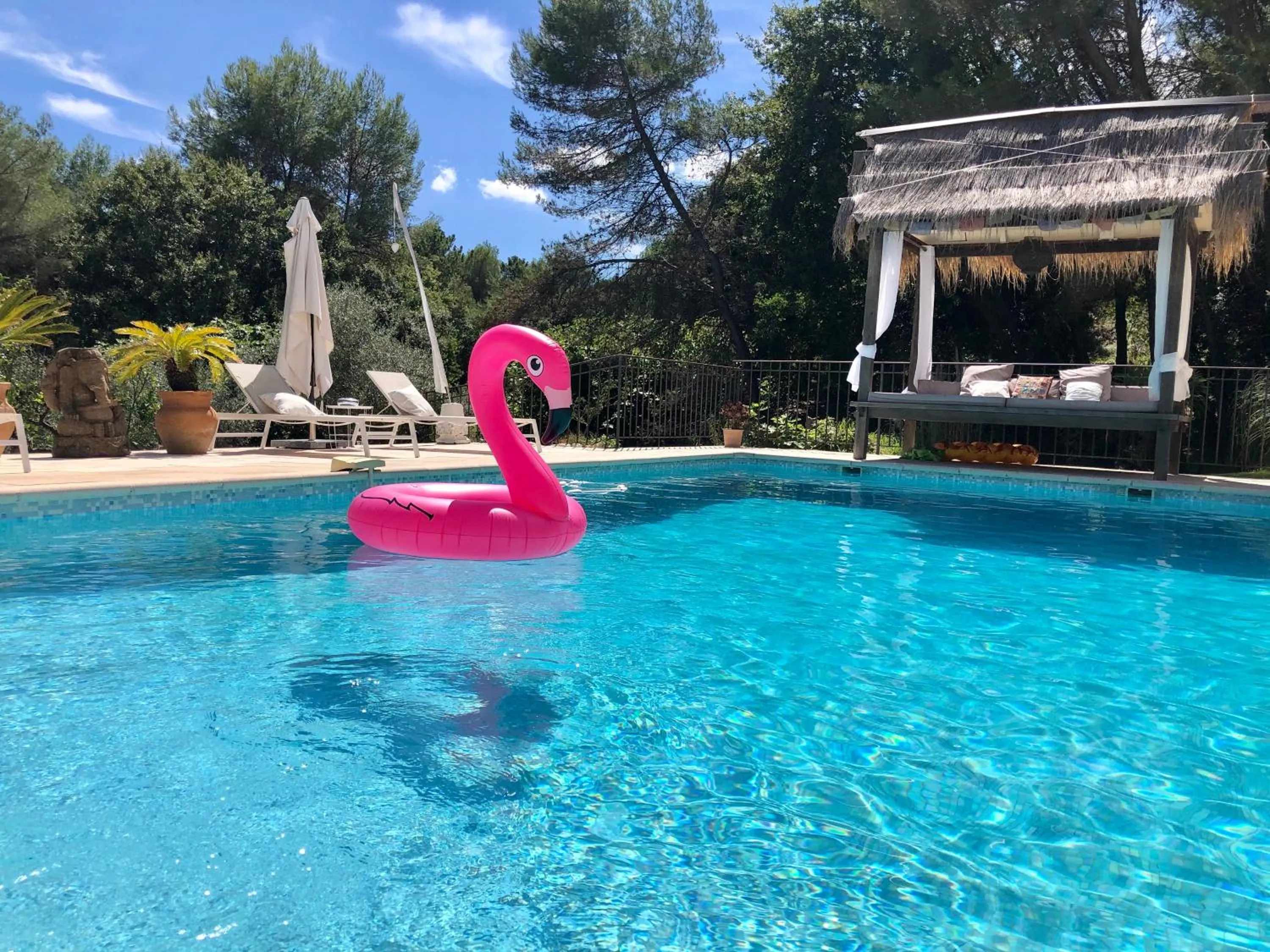 Swimming pool in B&B Villa Ganesh