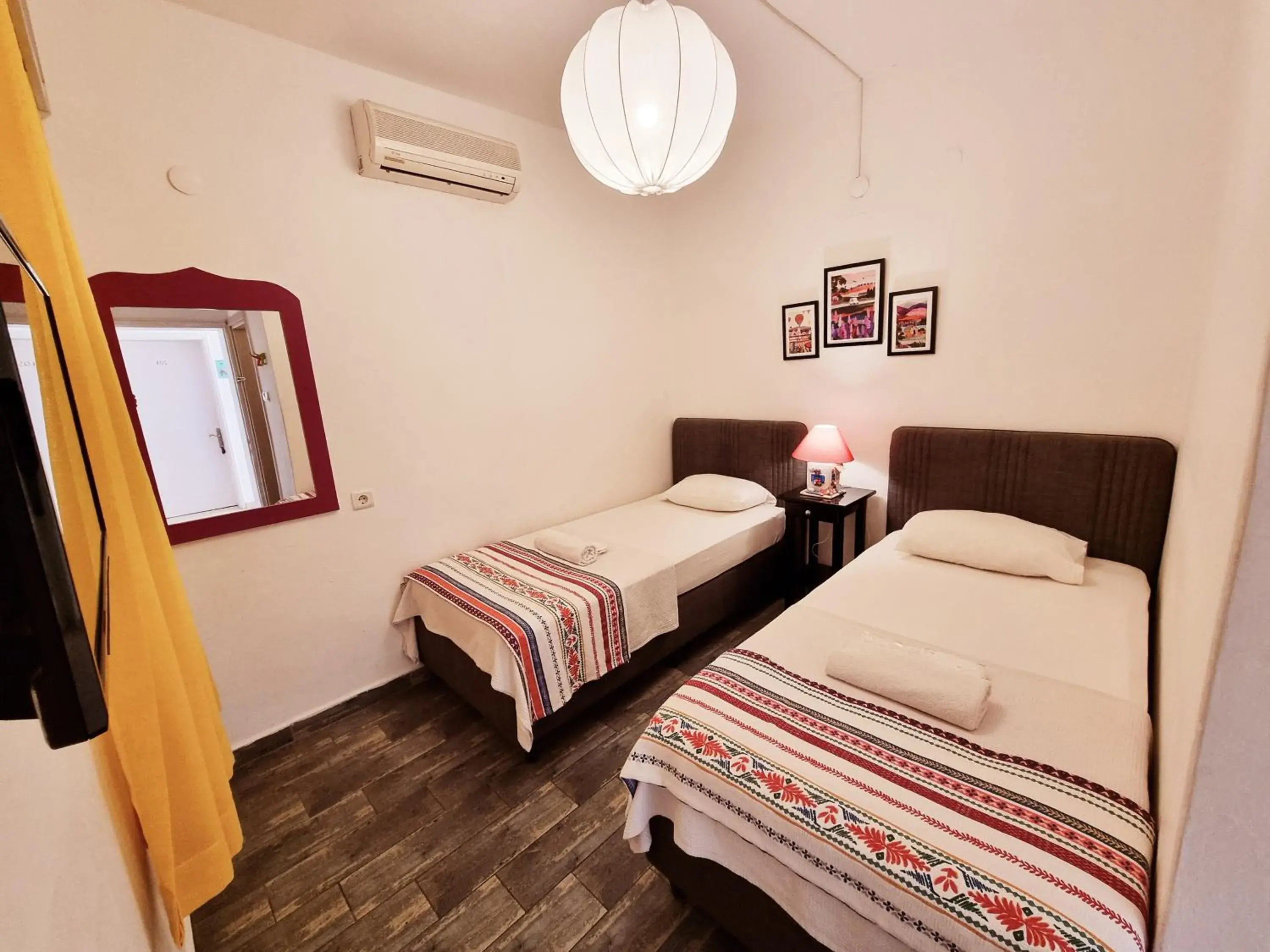 Small Twin Room in Kumbahçe Fethiye Hanım Pansiyon BODRUM Small Twin Room in Kumbahçe Fethiye Hanım Pansiyon BODRUM