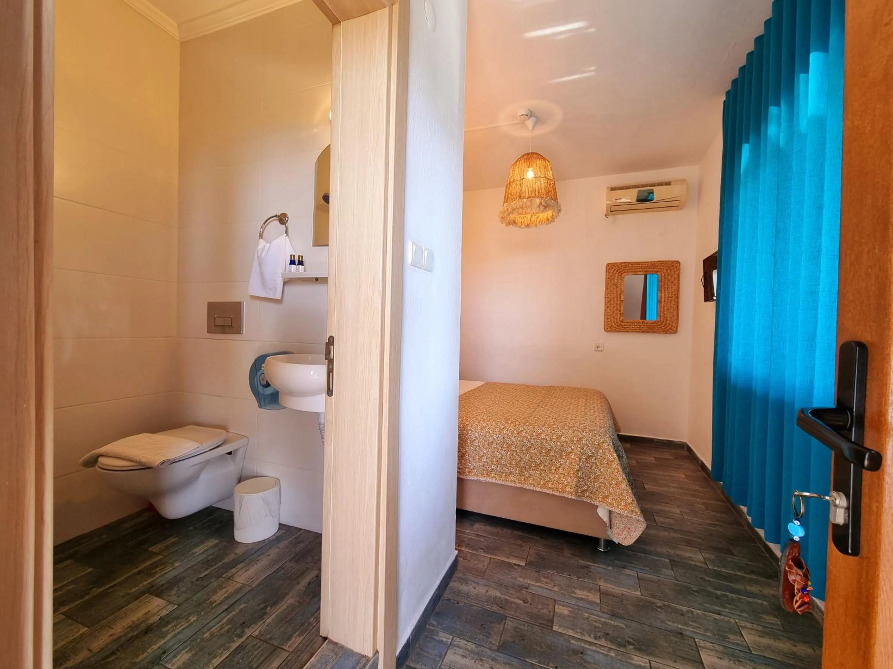 Photo of the whole room, Bed in Kumbahçe Fethiye Hanım Pansiyon BODRUM