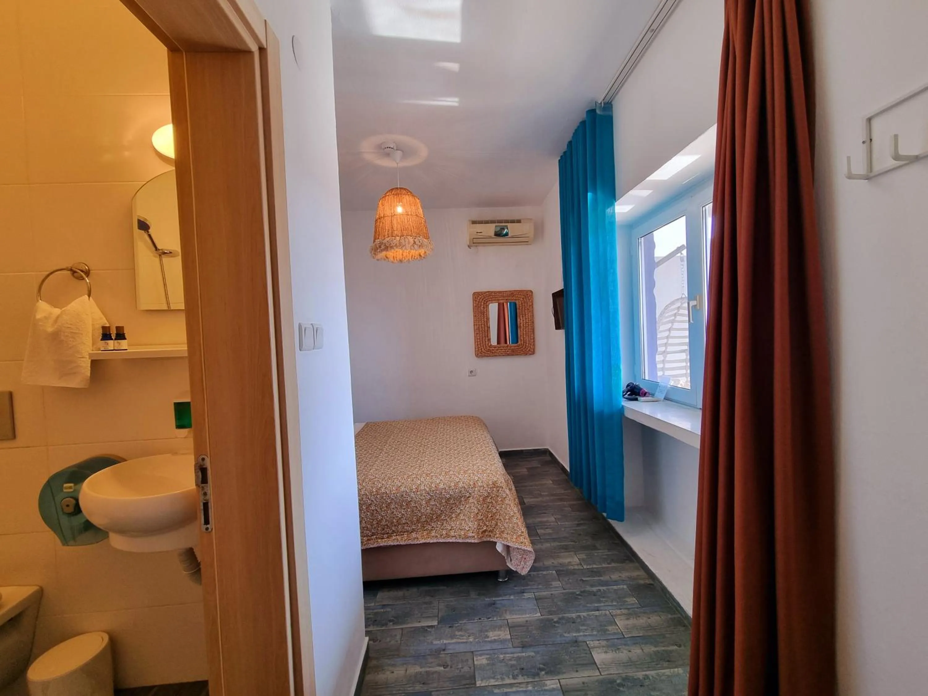 Photo of the whole room, Bed in Kumbahçe Fethiye Hanım Pansiyon BODRUM