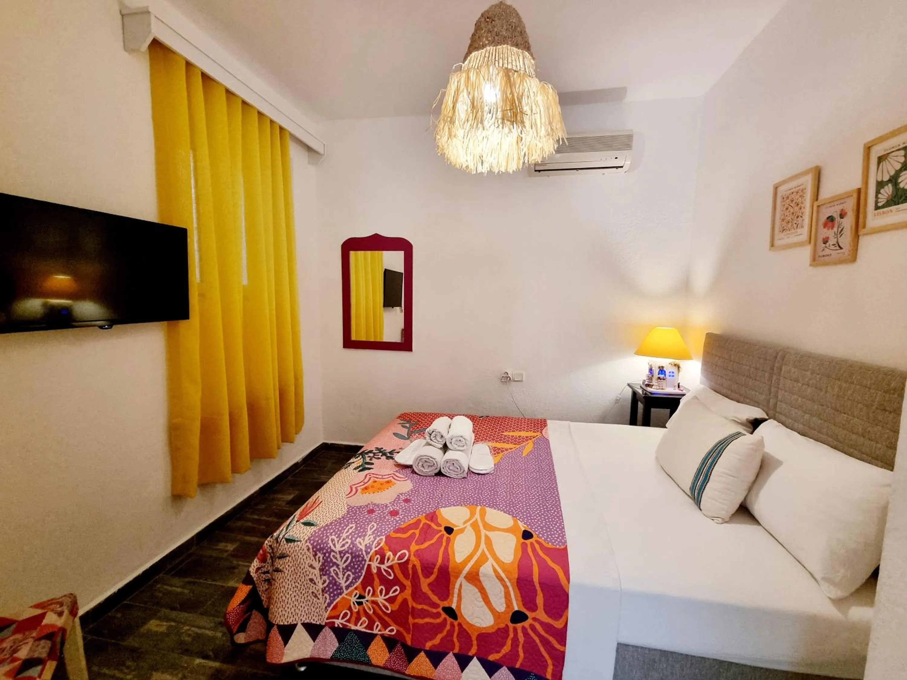 Photo of the whole room, Bed in Kumbahçe Fethiye Hanım Pansiyon BODRUM