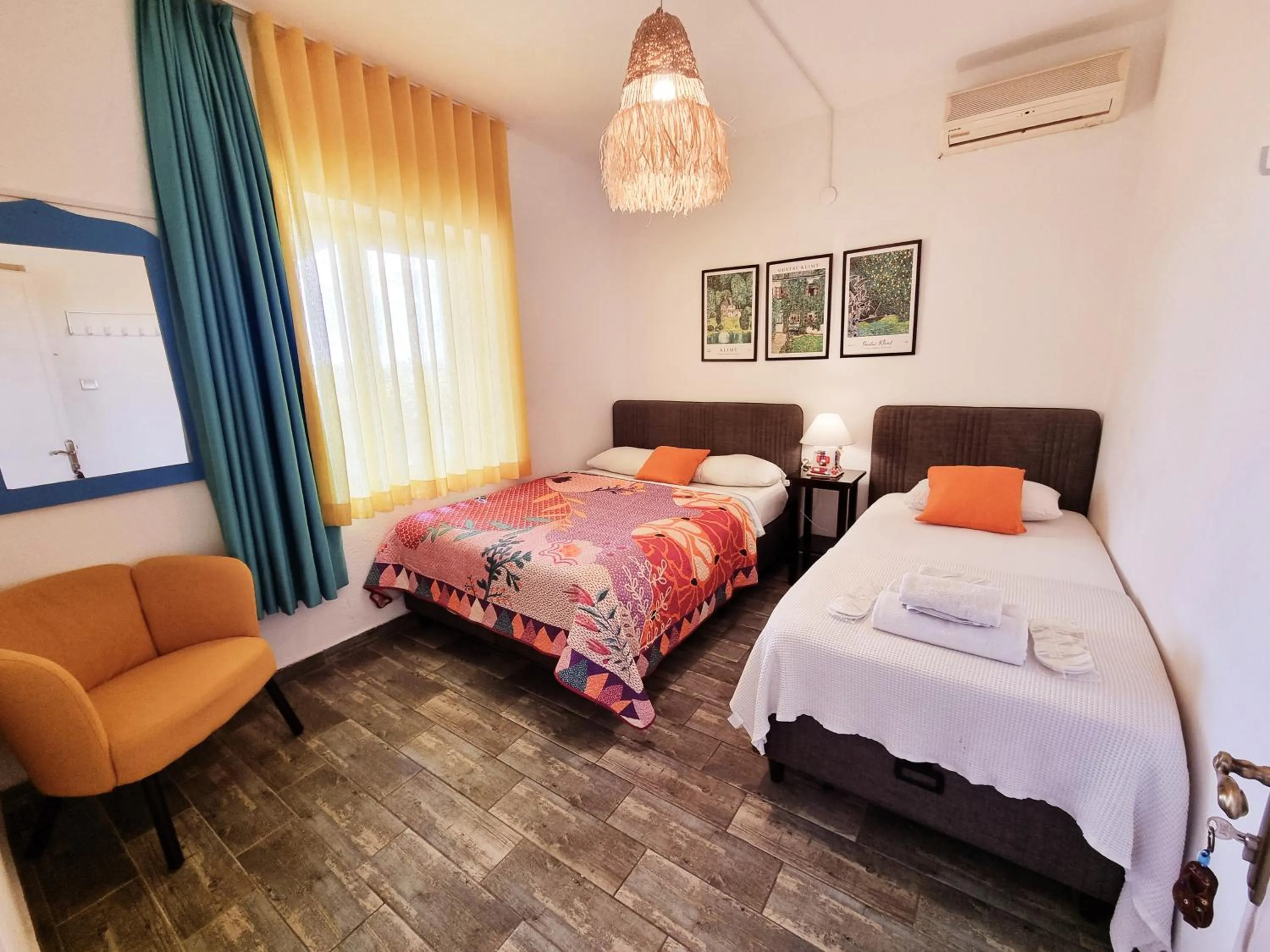 Photo of the whole room, Bed in Kumbahçe Fethiye Hanım Pansiyon BODRUM