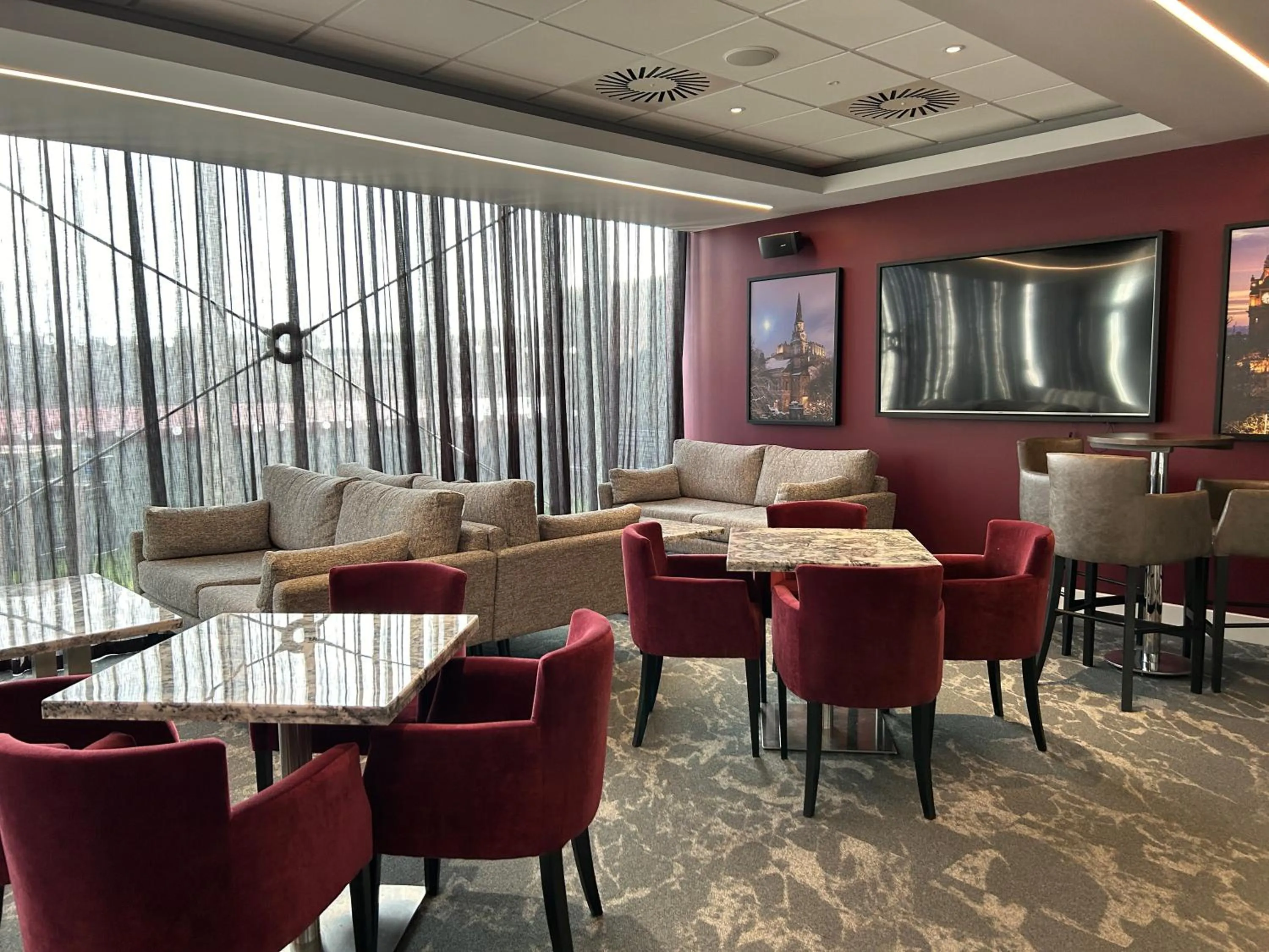 Restaurant/places to eat in Tynecastle Park Hotel