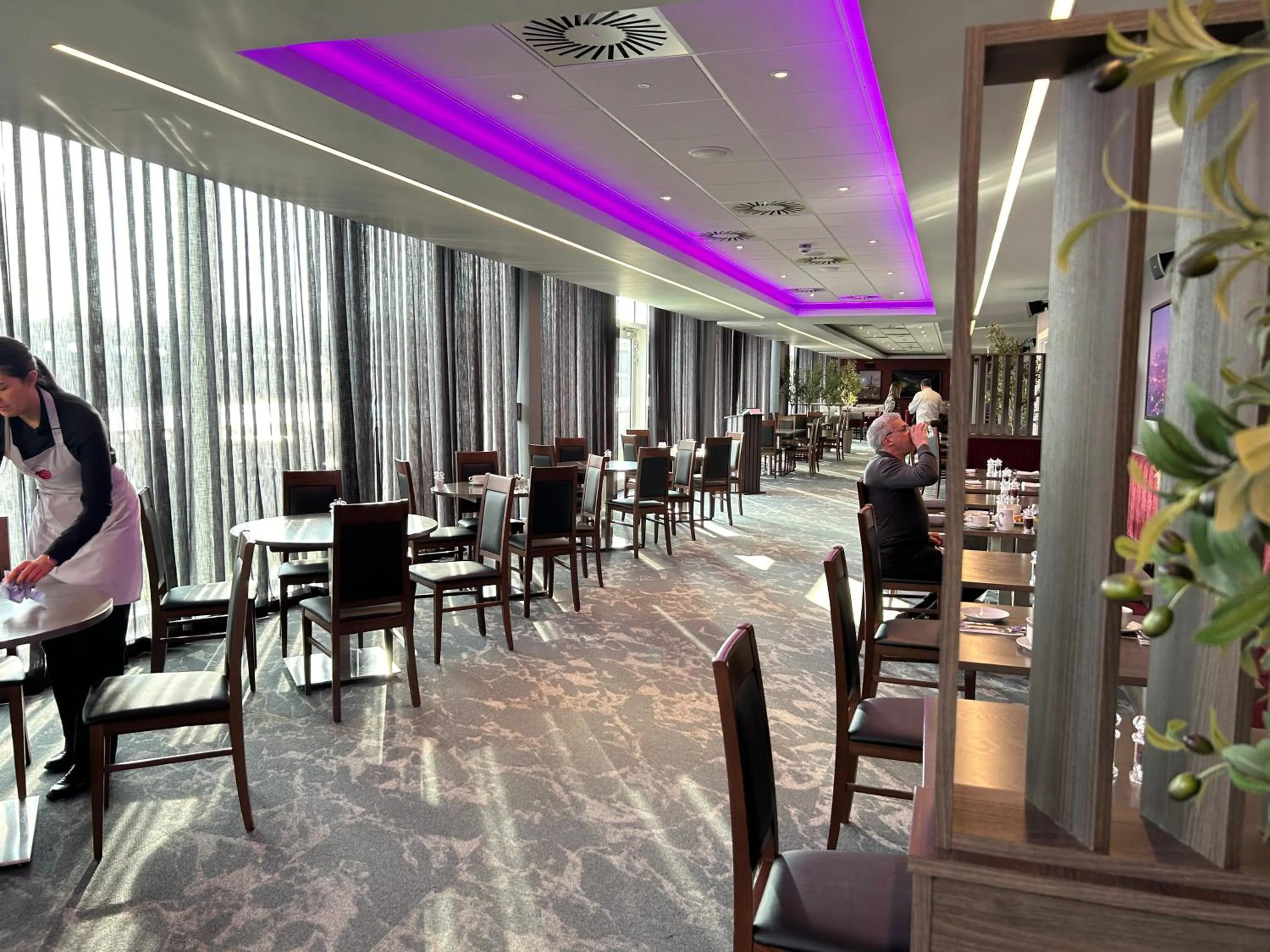 Restaurant/places to eat in Tynecastle Park Hotel