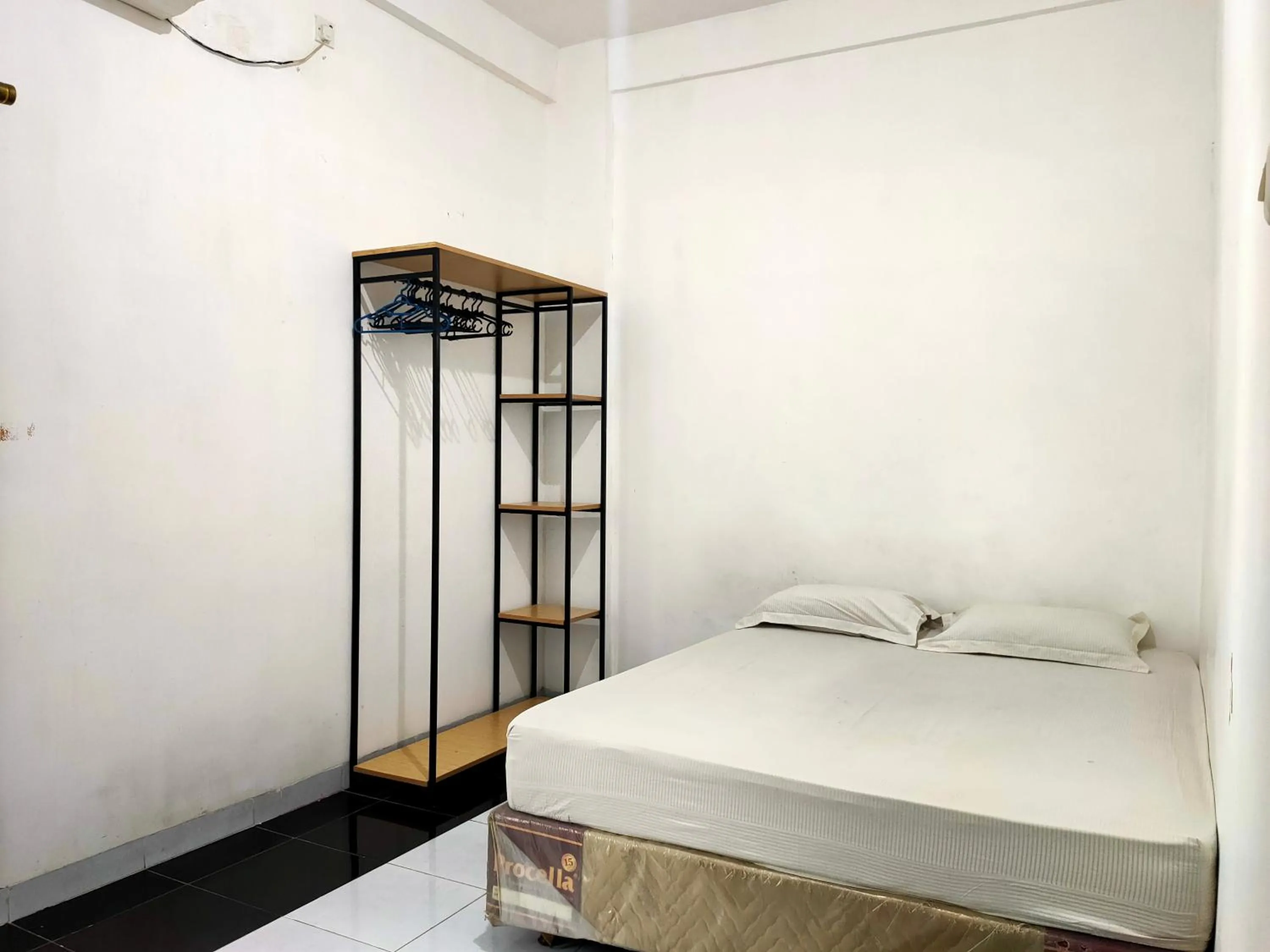 Bedroom, Bed in Hotel O Wisma Aluh AmbakNearPantai batu lima Asbullah tmbngn