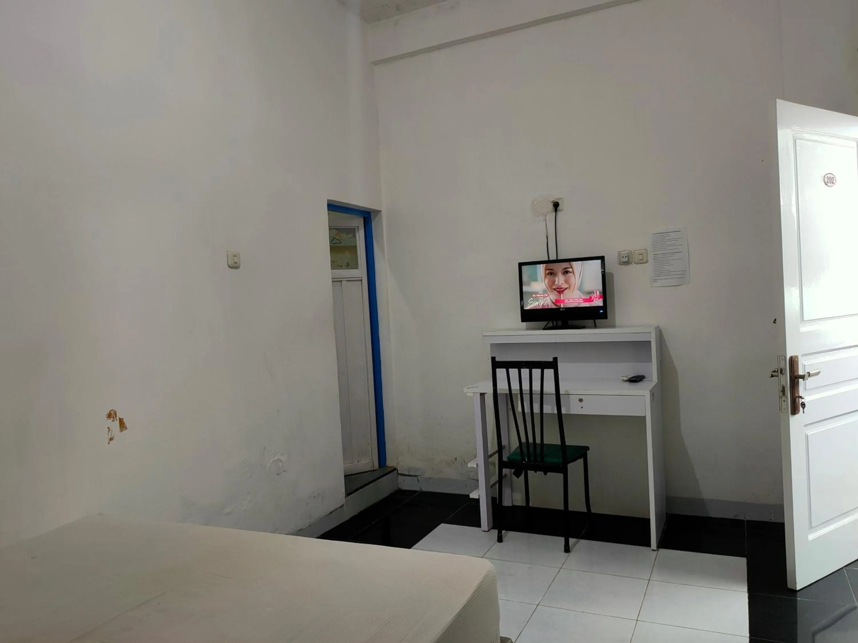 Bedroom, Bed in Hotel O Wisma Aluh AmbakNearPantai batu lima Asbullah tmbngn
