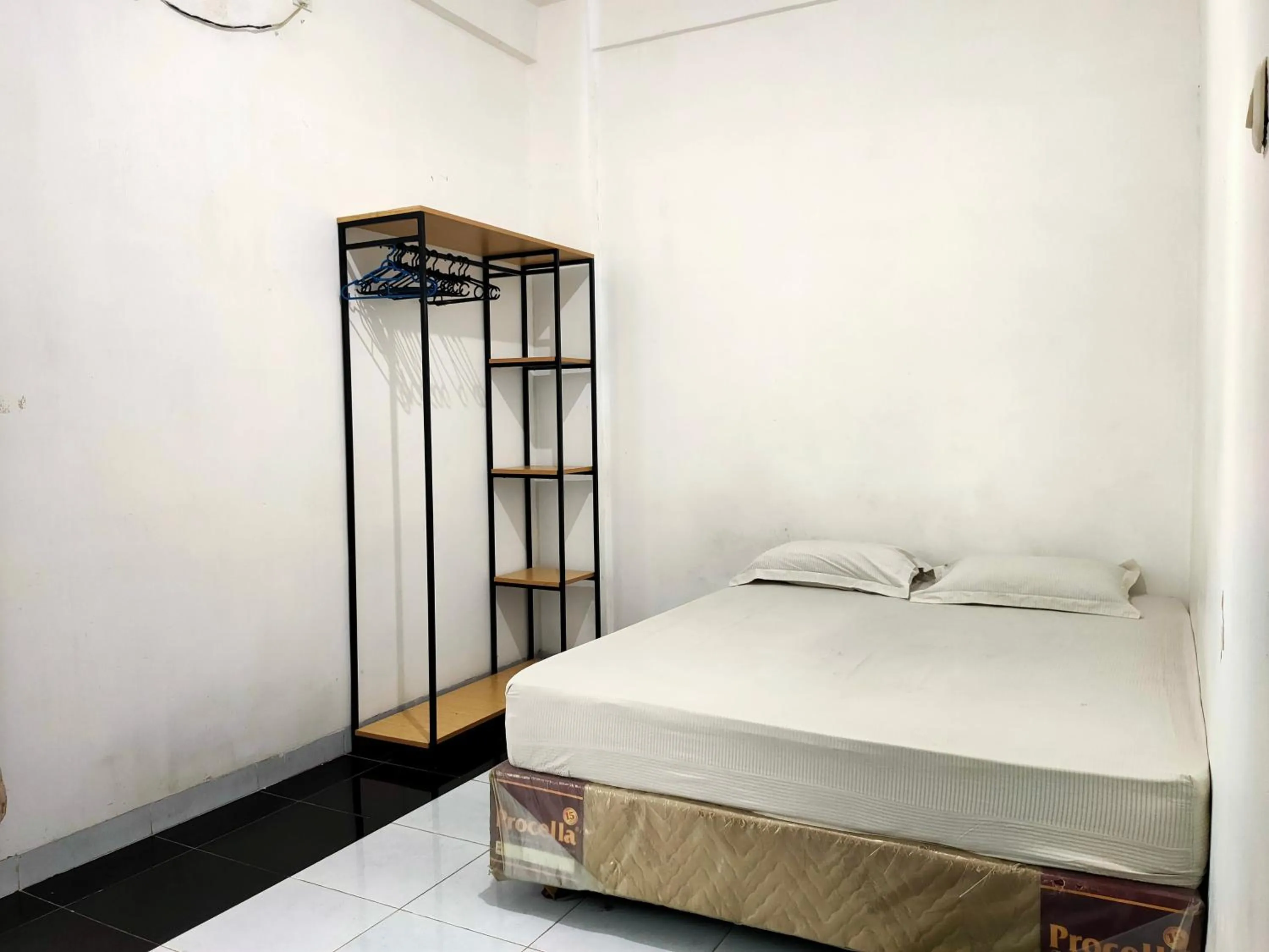 Bedroom, Bed in Hotel O Wisma Aluh AmbakNearPantai batu lima Asbullah tmbngn