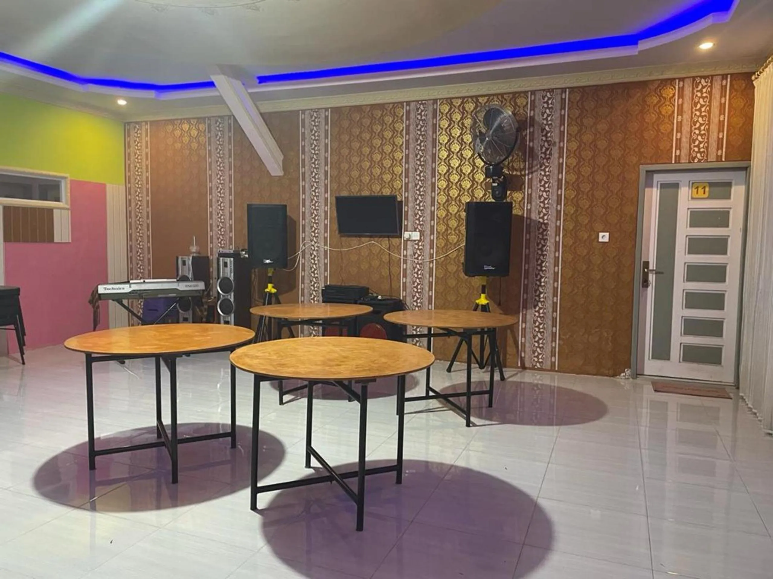 Lobby or reception in Hotel O Lima Saudara Syariah