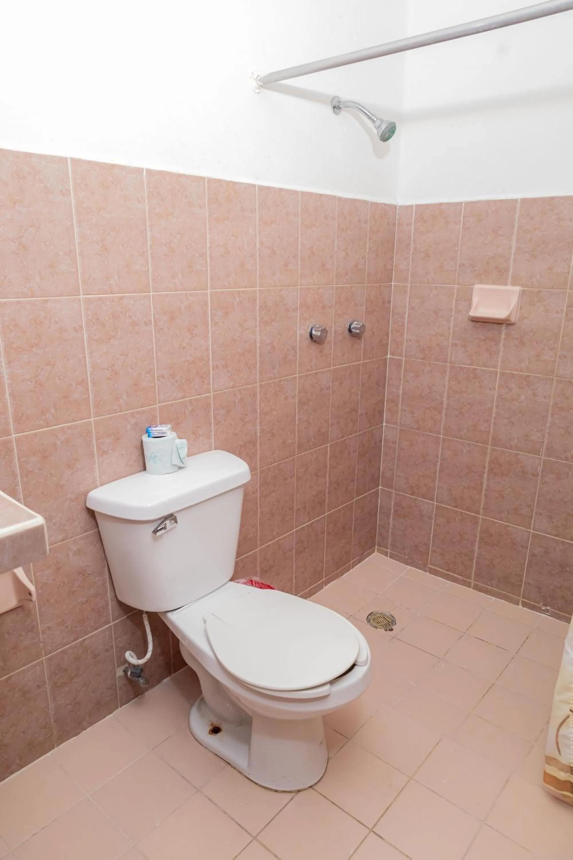 Shower in Hotel Las Palmas Cancun Centro