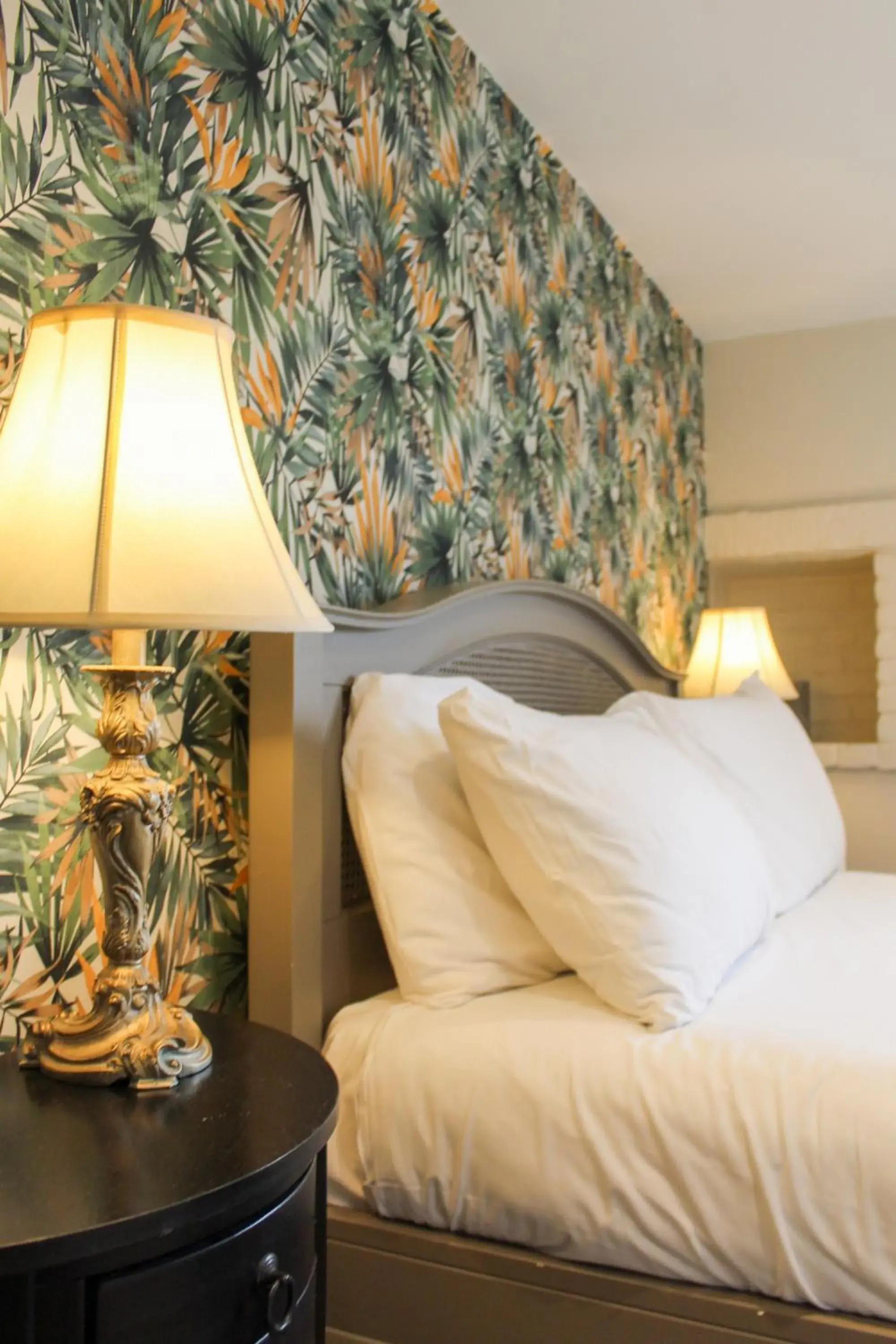 King Room in The Crescent Turner Hotel King Room in The Crescent Turner Hotel