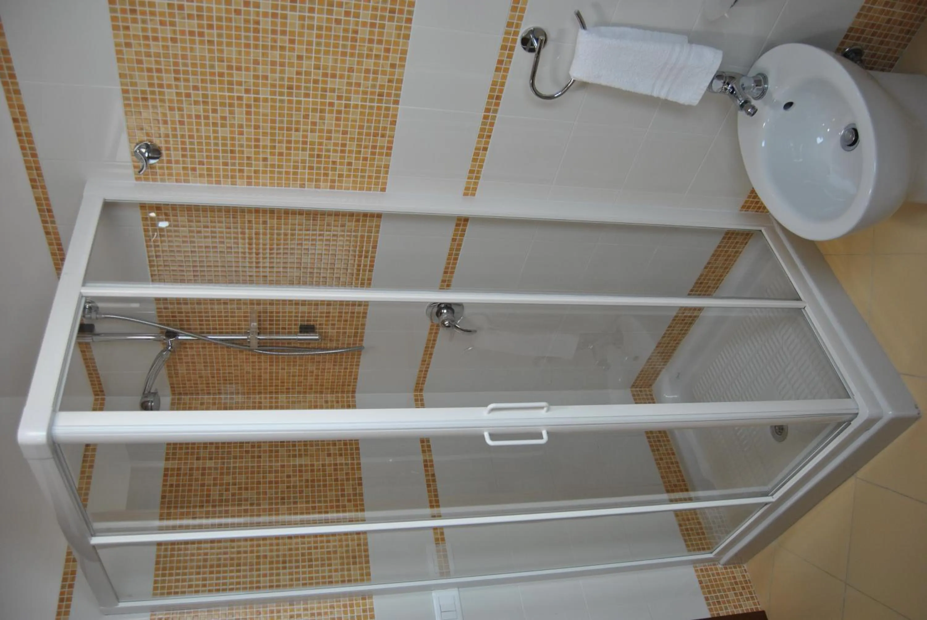 Shower in I Giardini di Elencosta