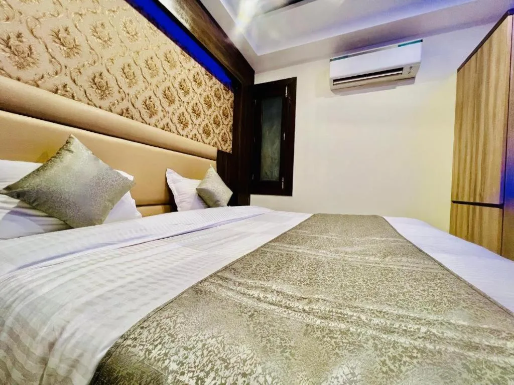 Bedroom, Bed in Hotel Apple Inn & Suites, New Delhi