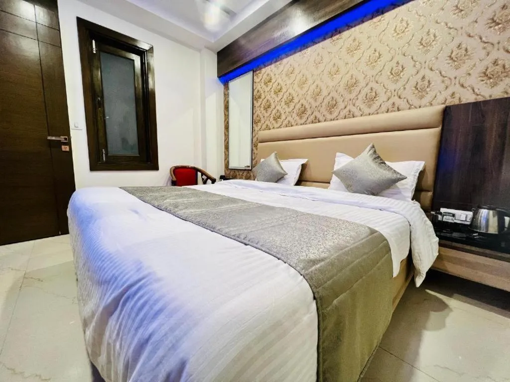 Bedroom, Bed in Hotel Apple Inn & Suites, New Delhi