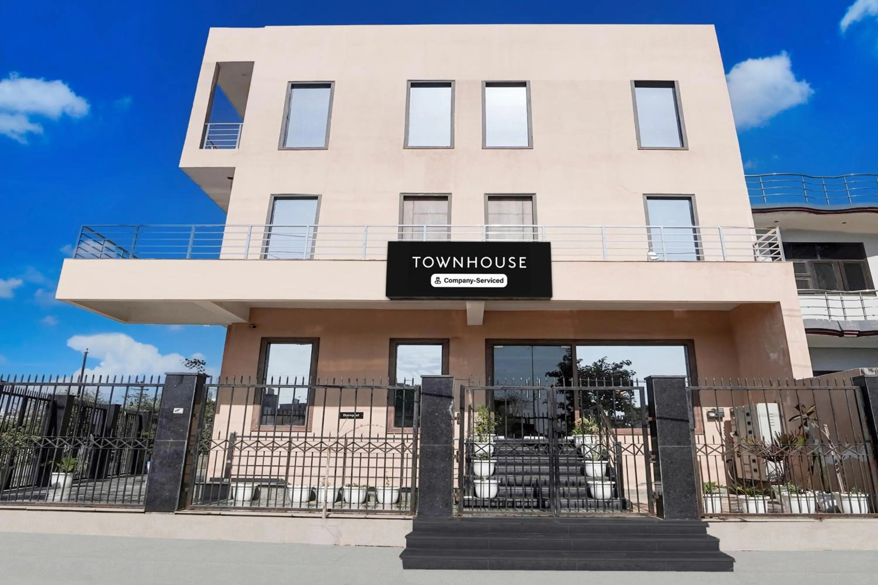 Facade/entrance in Townhouse Taj Mahal East Gate Formerly Royal Empire