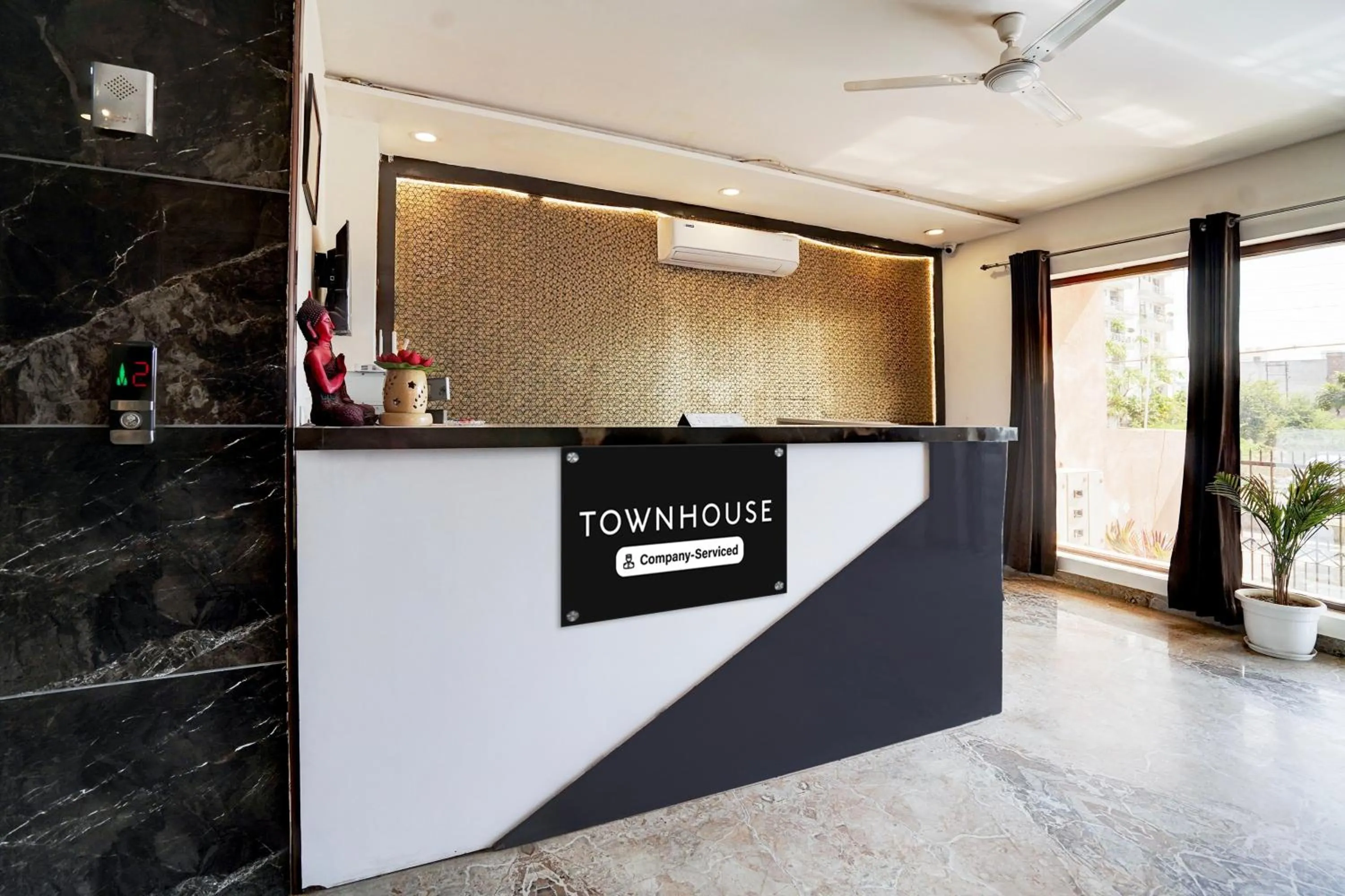 Lobby or reception in Townhouse Taj Mahal East Gate Formerly Royal Empire