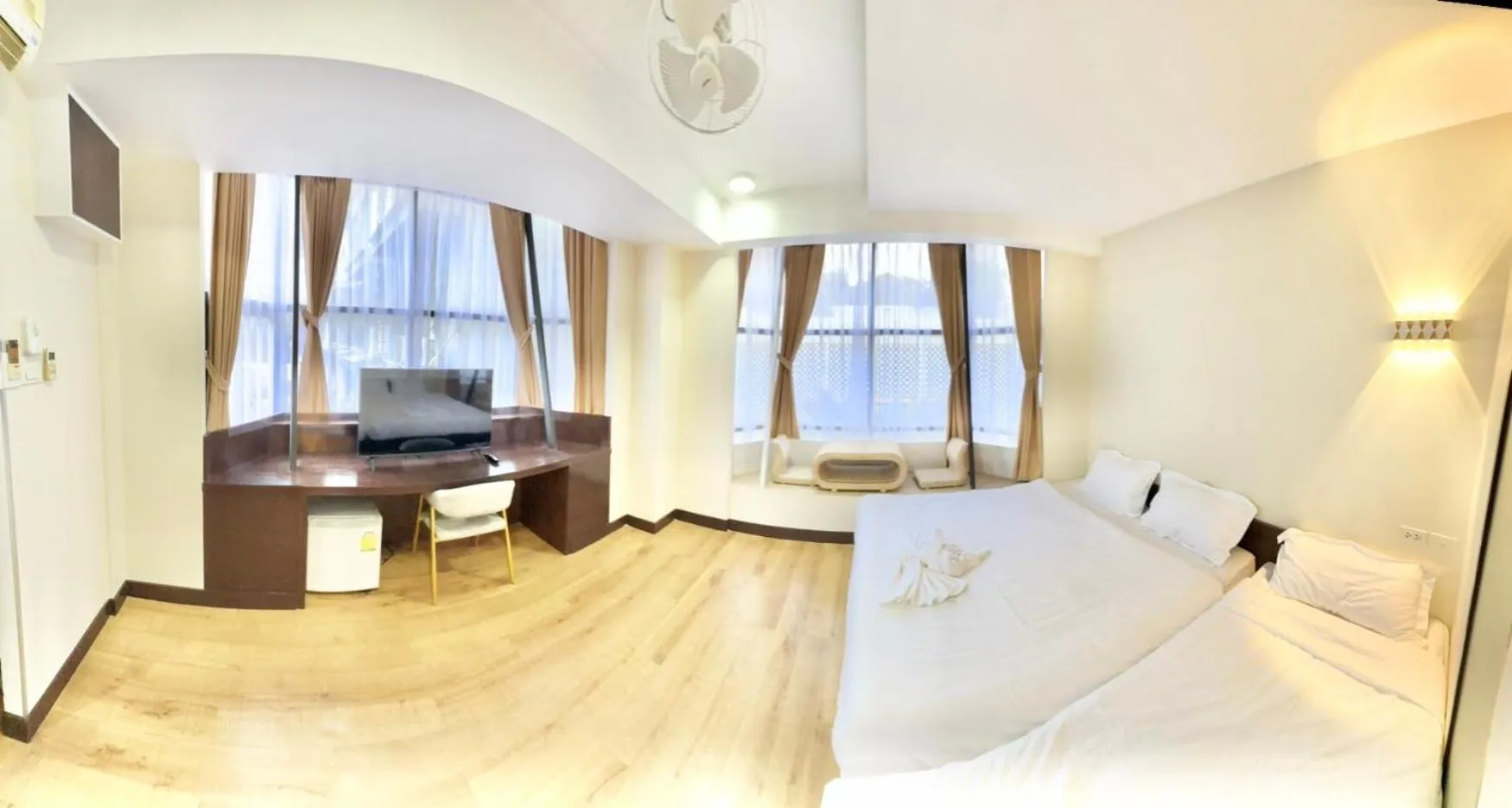 Photo of the whole room, Bed in ABC SO Hotel Bangkok