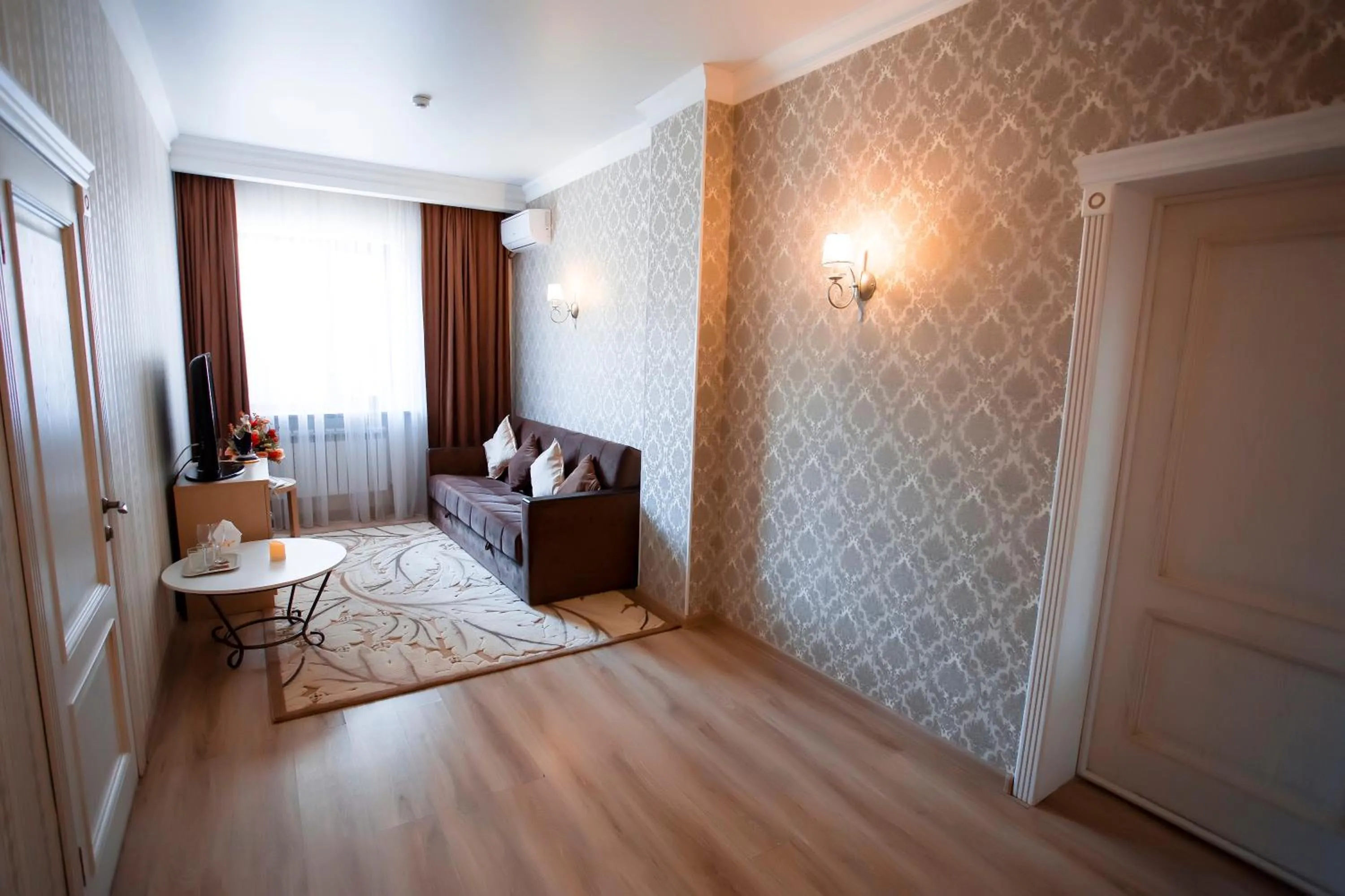 Living room, Bed in Versal Hotel