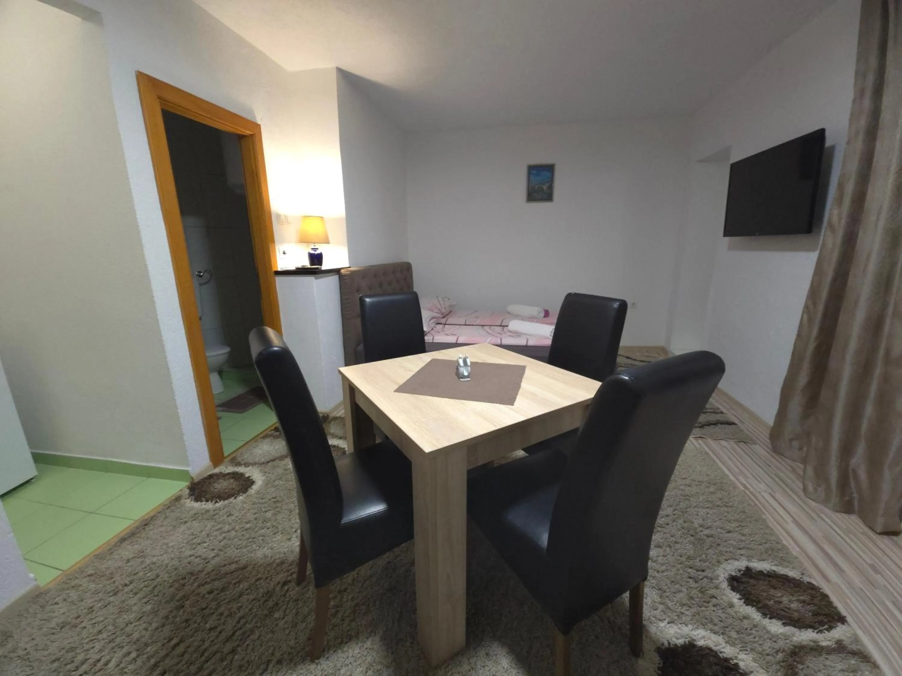 TV and multimedia in Guest House Nana