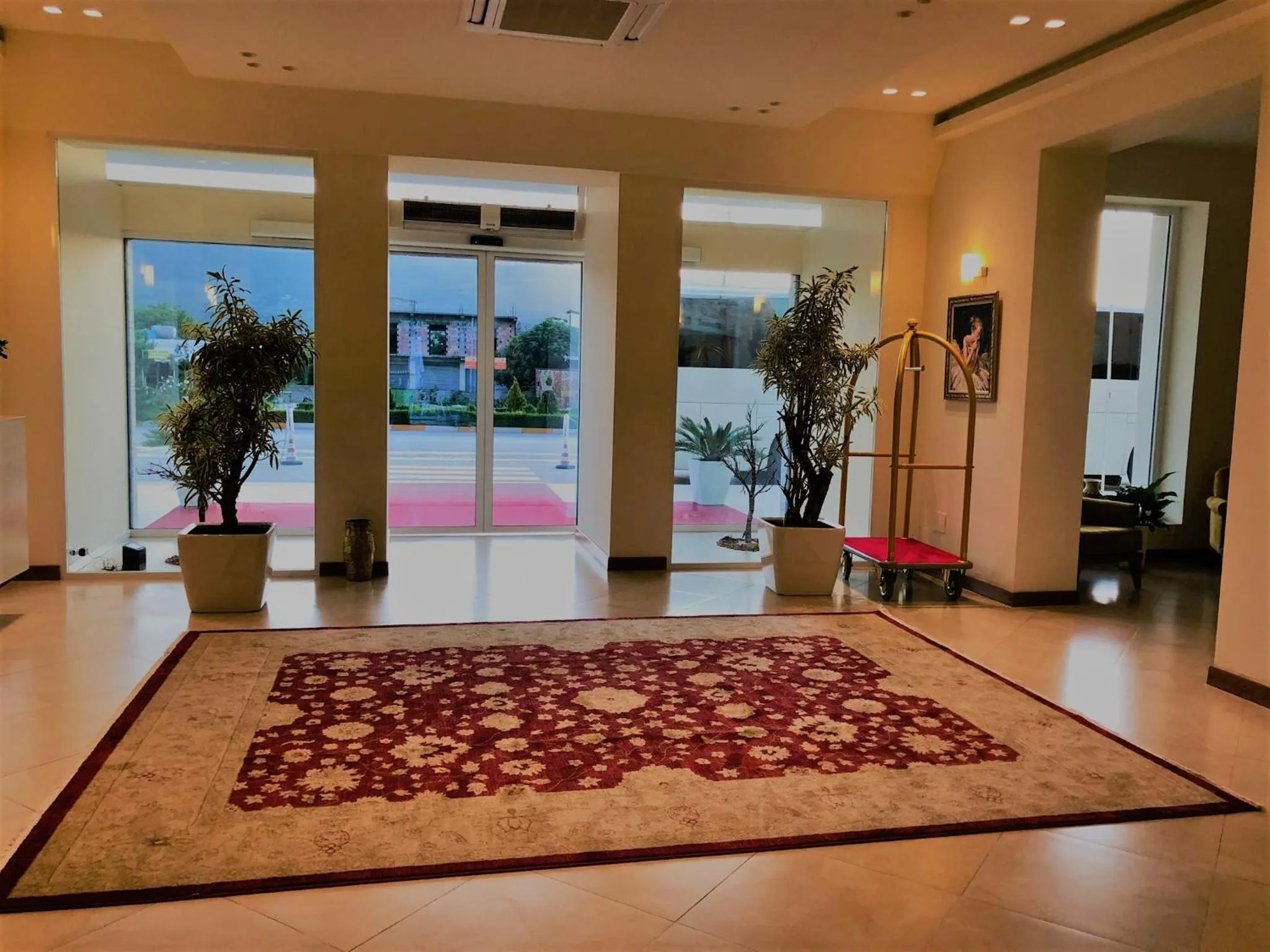 Decorative detail in Grand White City Hotel