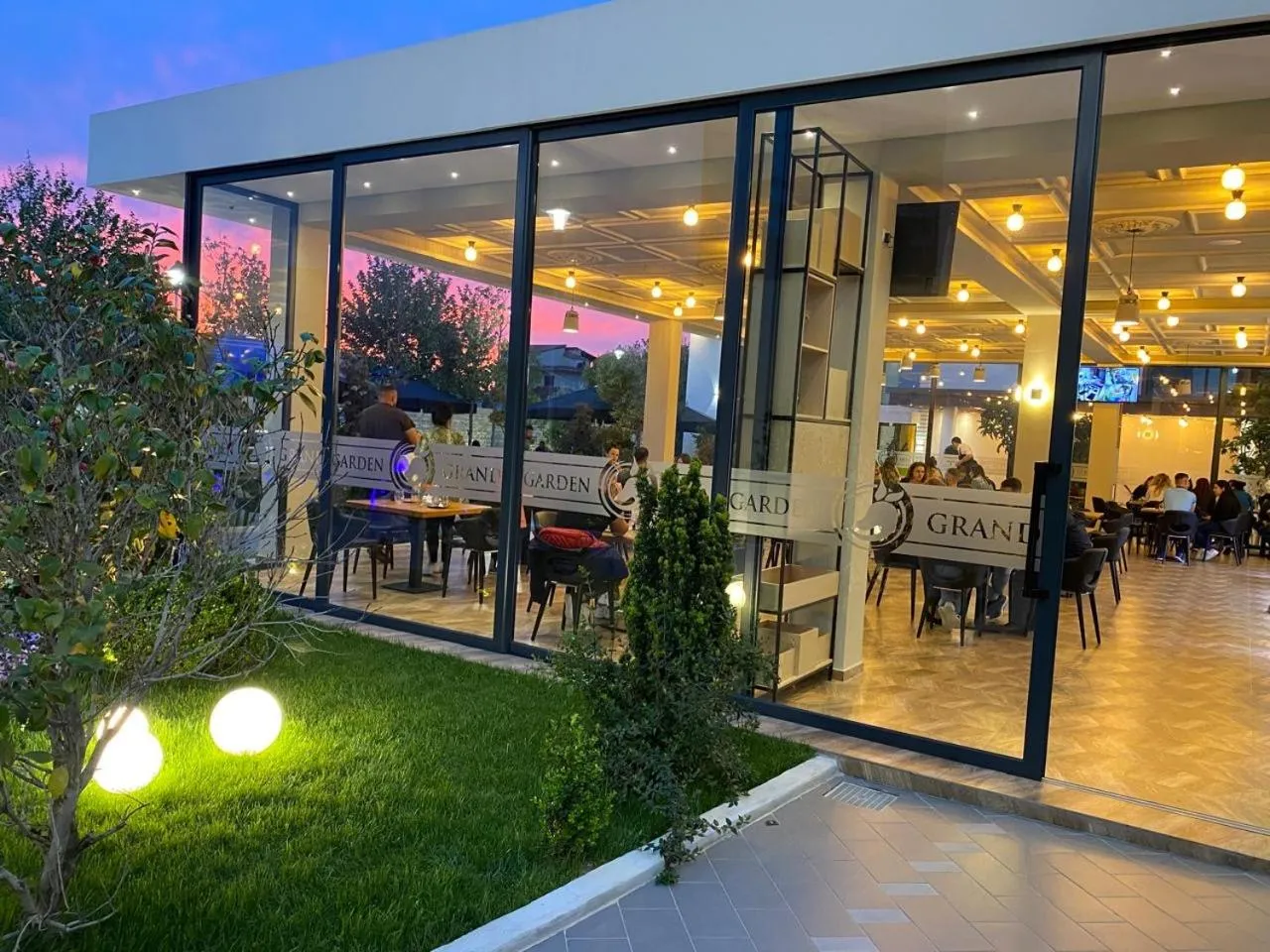 Restaurant/places to eat in Grand White City Hotel