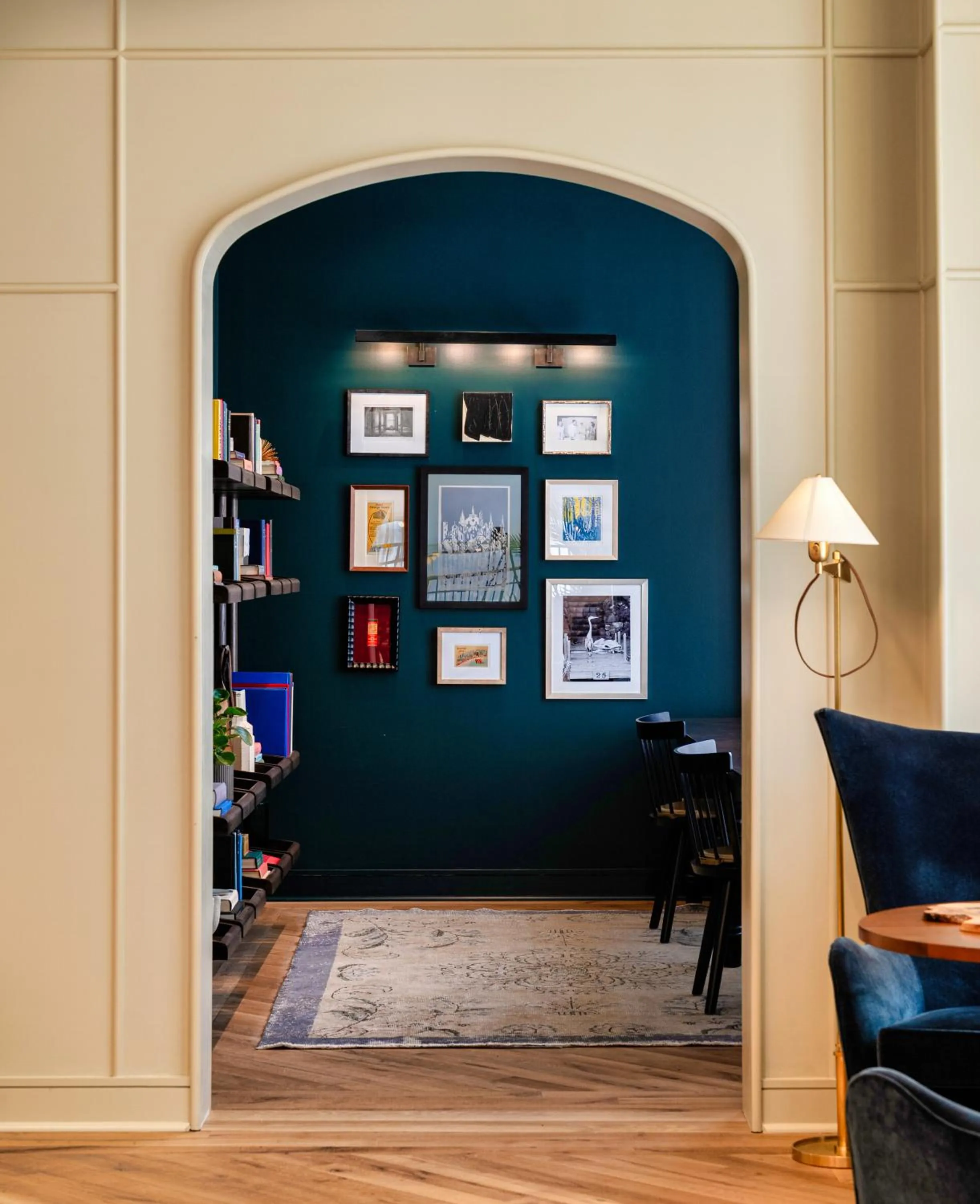 Library in Hotel Heron Old Town Alexandria