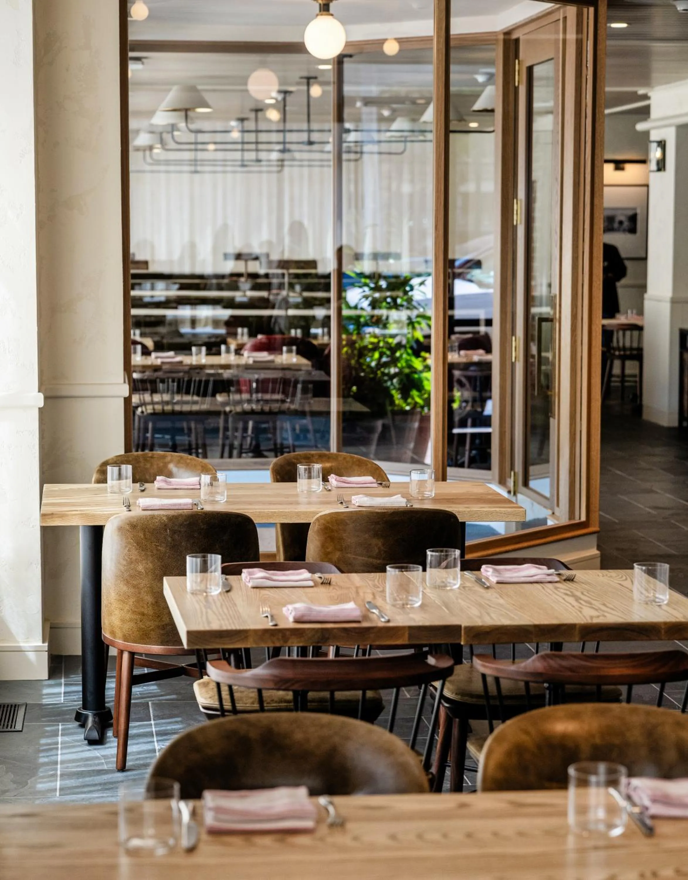 Restaurant/places to eat in Hotel Heron Old Town Alexandria