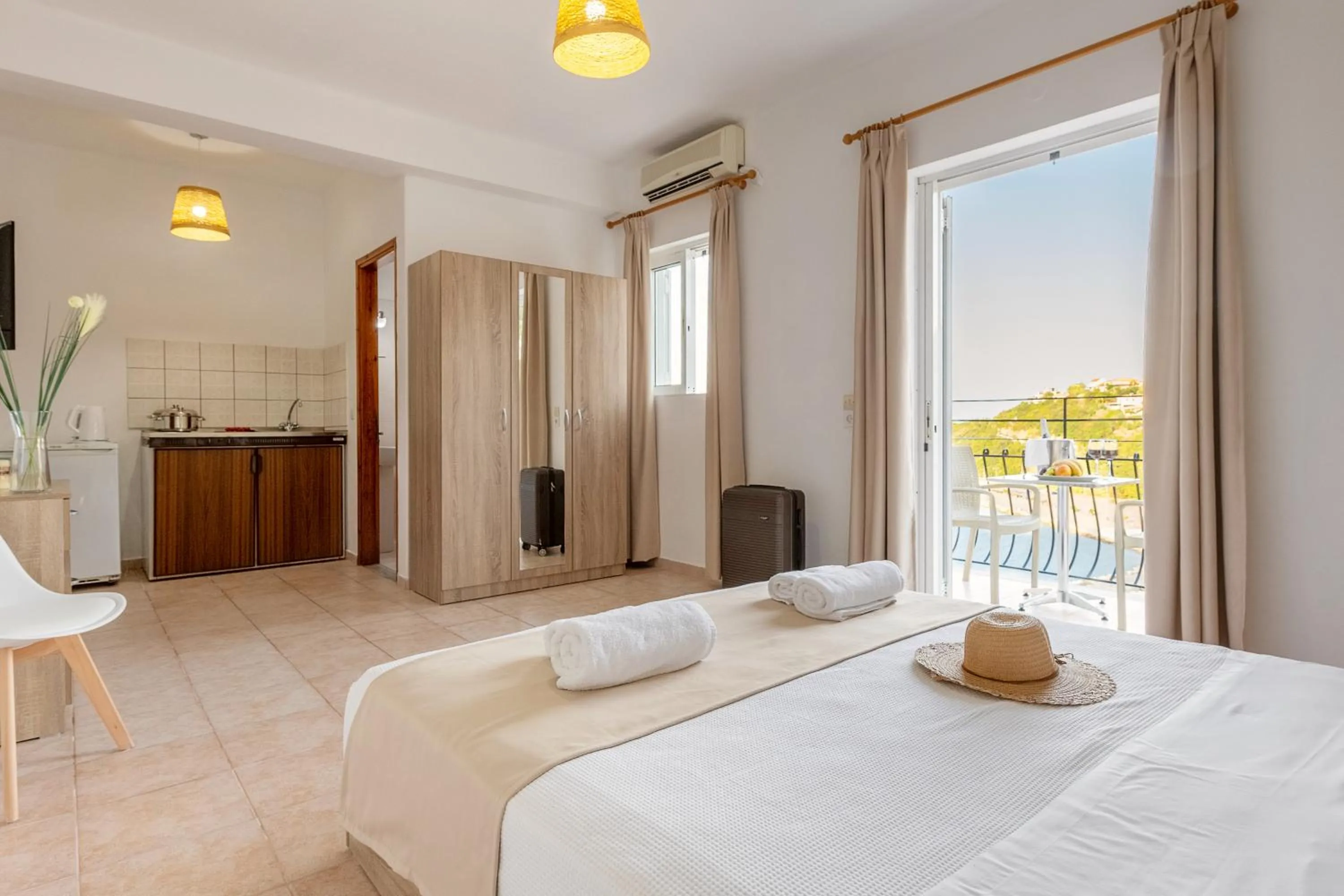 View (from property/room), Bed in Faro Del Porto