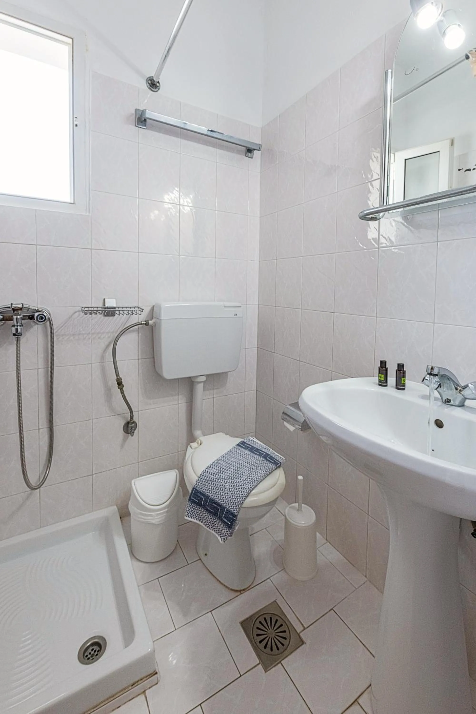 Bathroom in Faro Del Porto