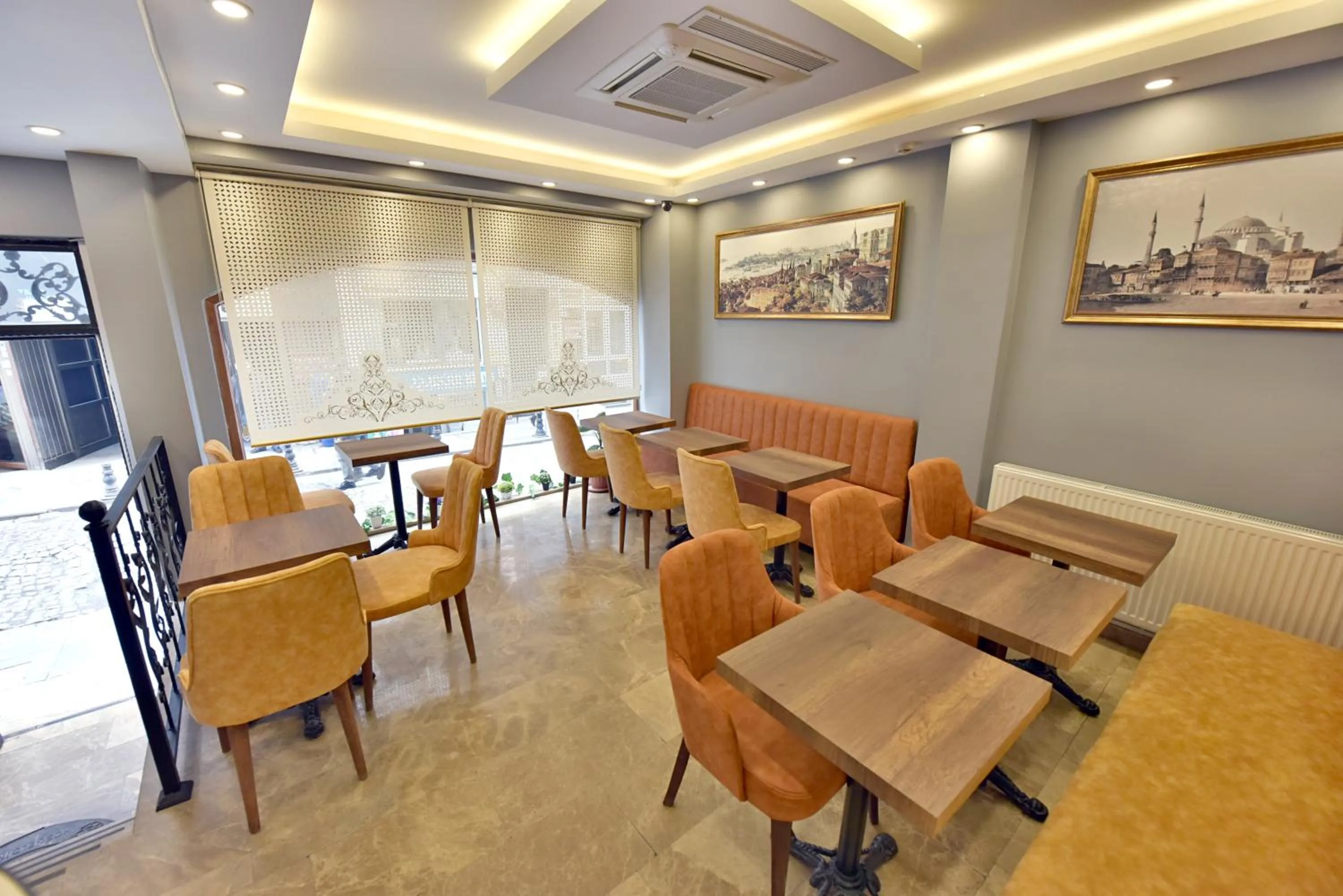 Facade/entrance in Sunlife Oldcity