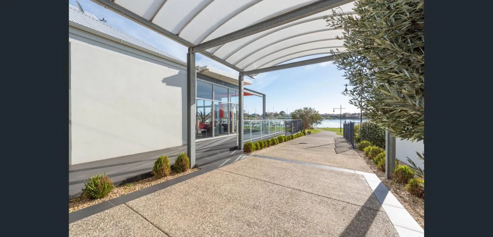 Facade/entrance in York Cove Hotel