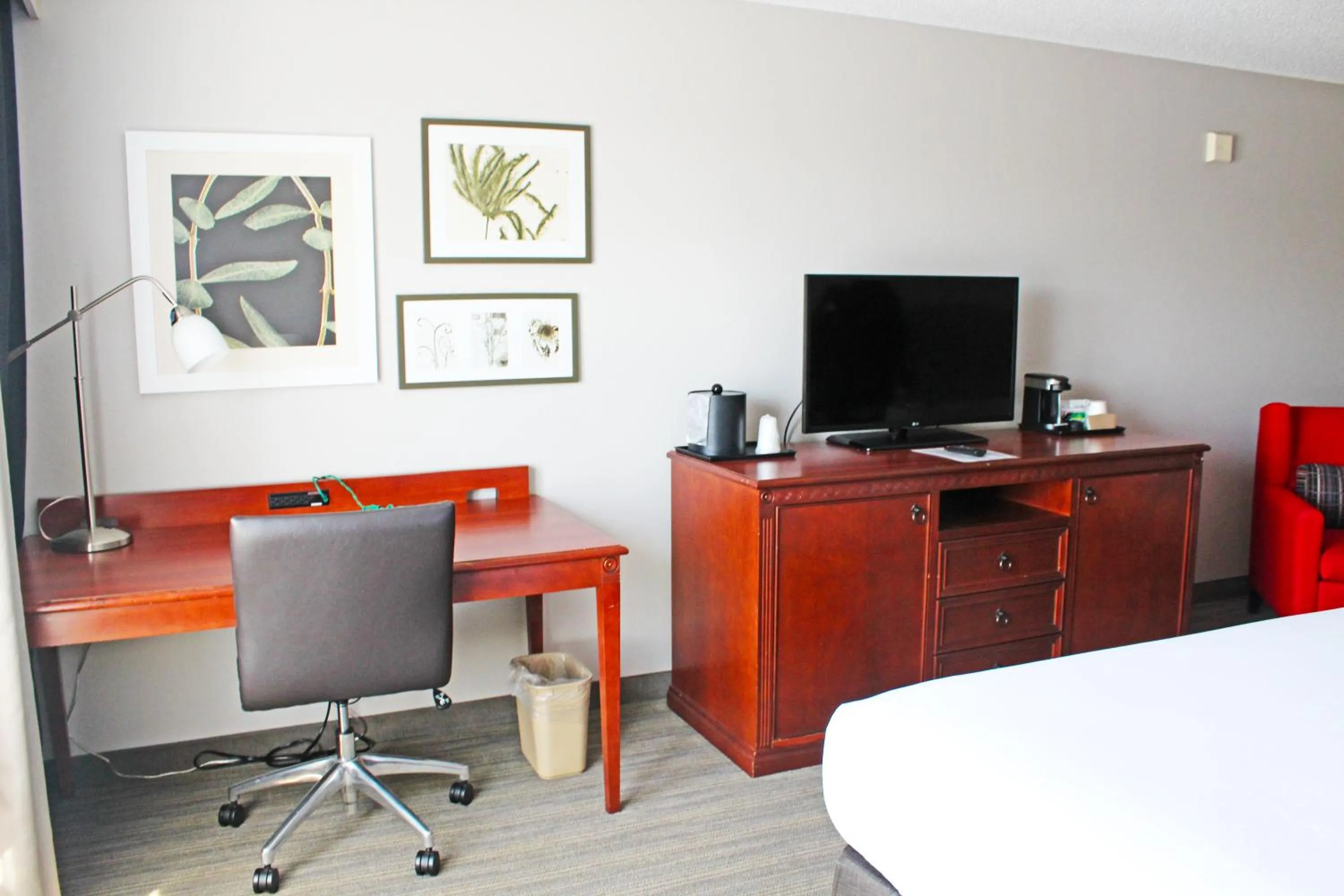 Bed in Independence Stay Hotel & Suites