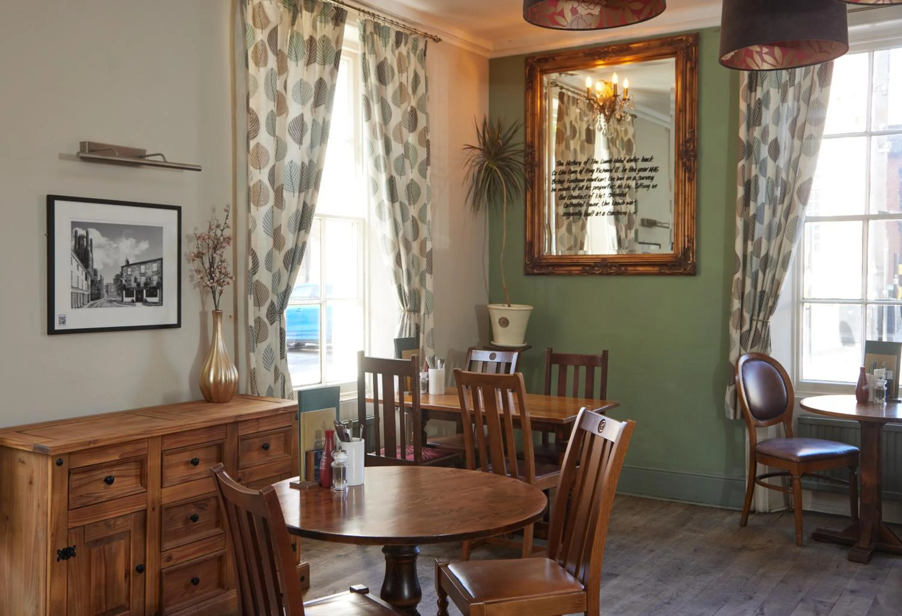 Restaurant/places to eat in Lamb Hotel by Greene King Inns