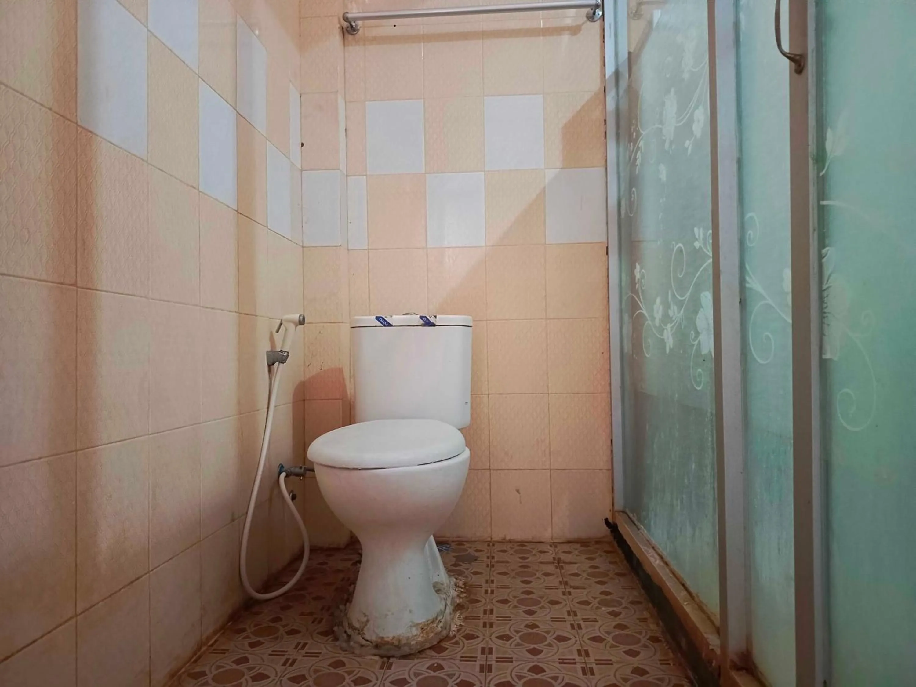 Bathroom in Hotel O Wisma Syariah Lahundape