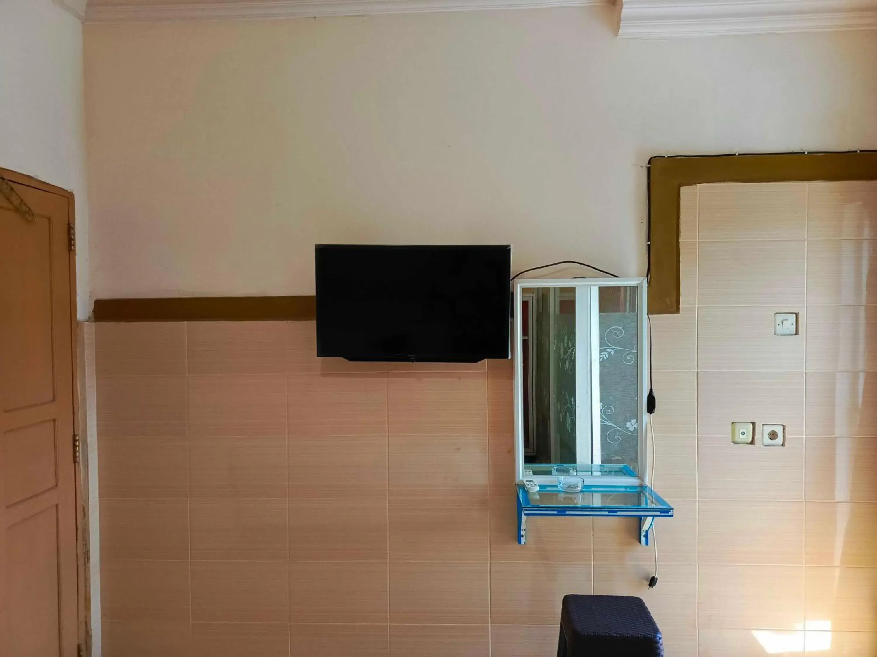 Standard Twin Room in Hotel O Wisma Syariah Lahundape Standard Twin Room in Hotel O Wisma Syariah Lahundape