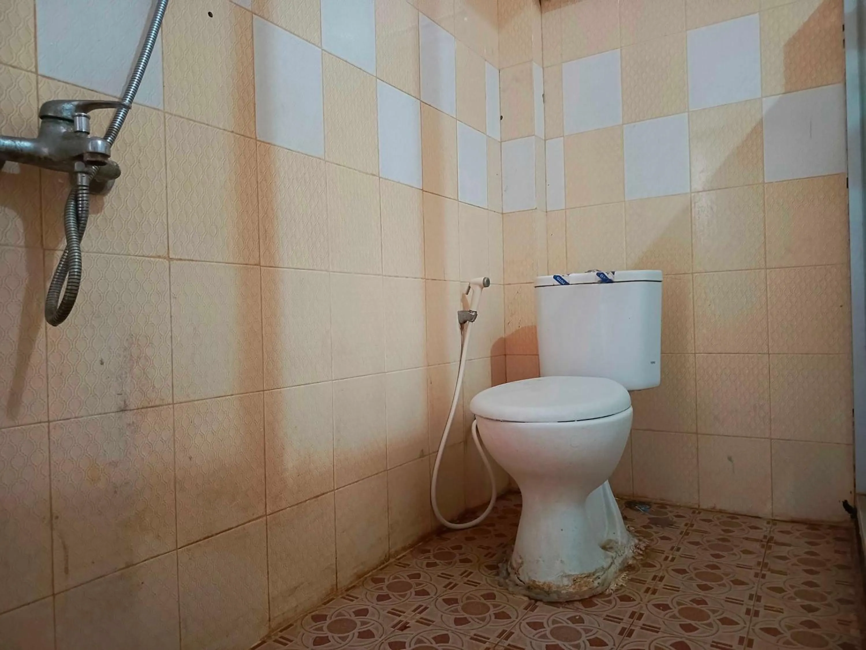 Bathroom in Hotel O Wisma Syariah Lahundape