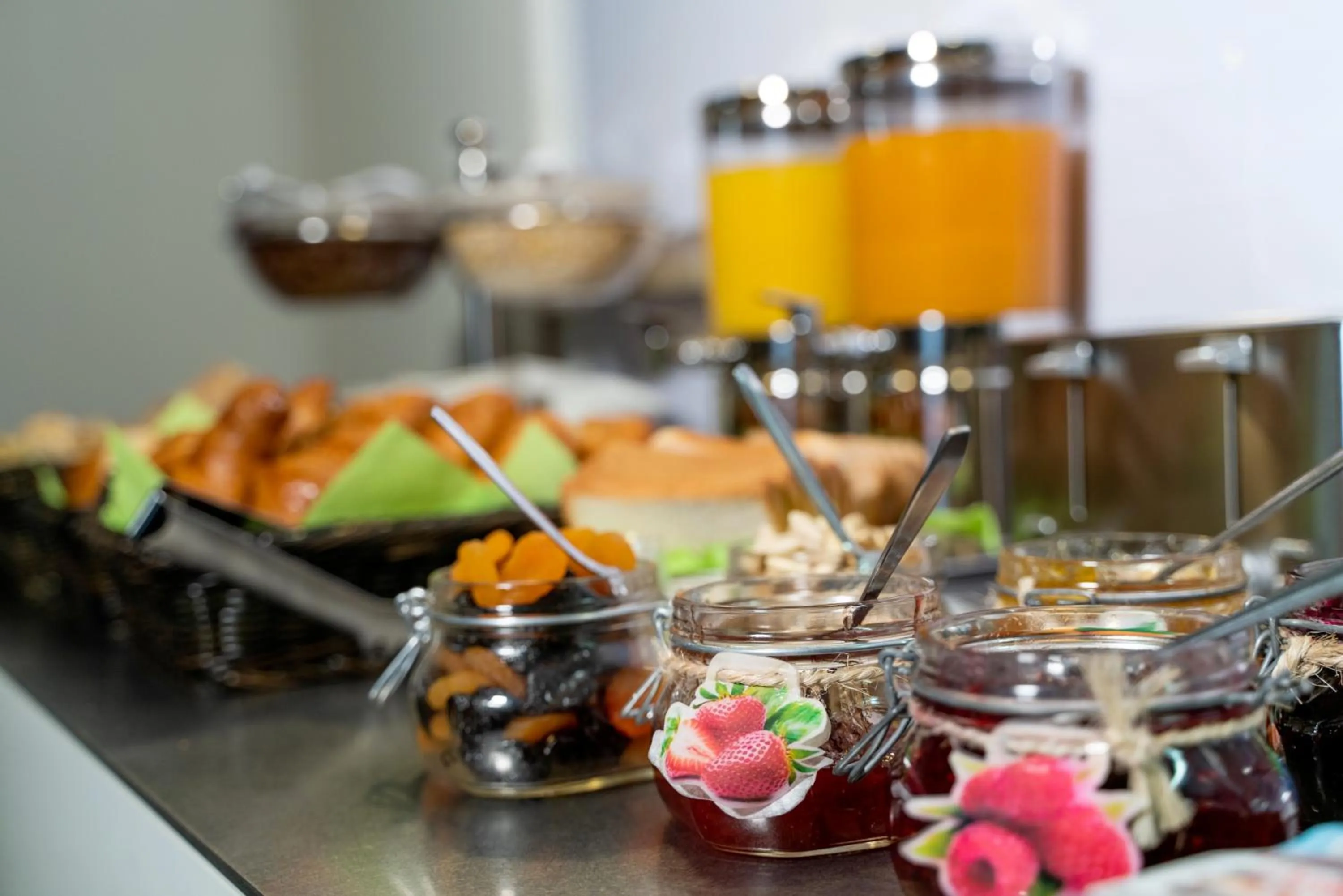 Continental breakfast in Hôtel de la Source Yverdon-les-Bains