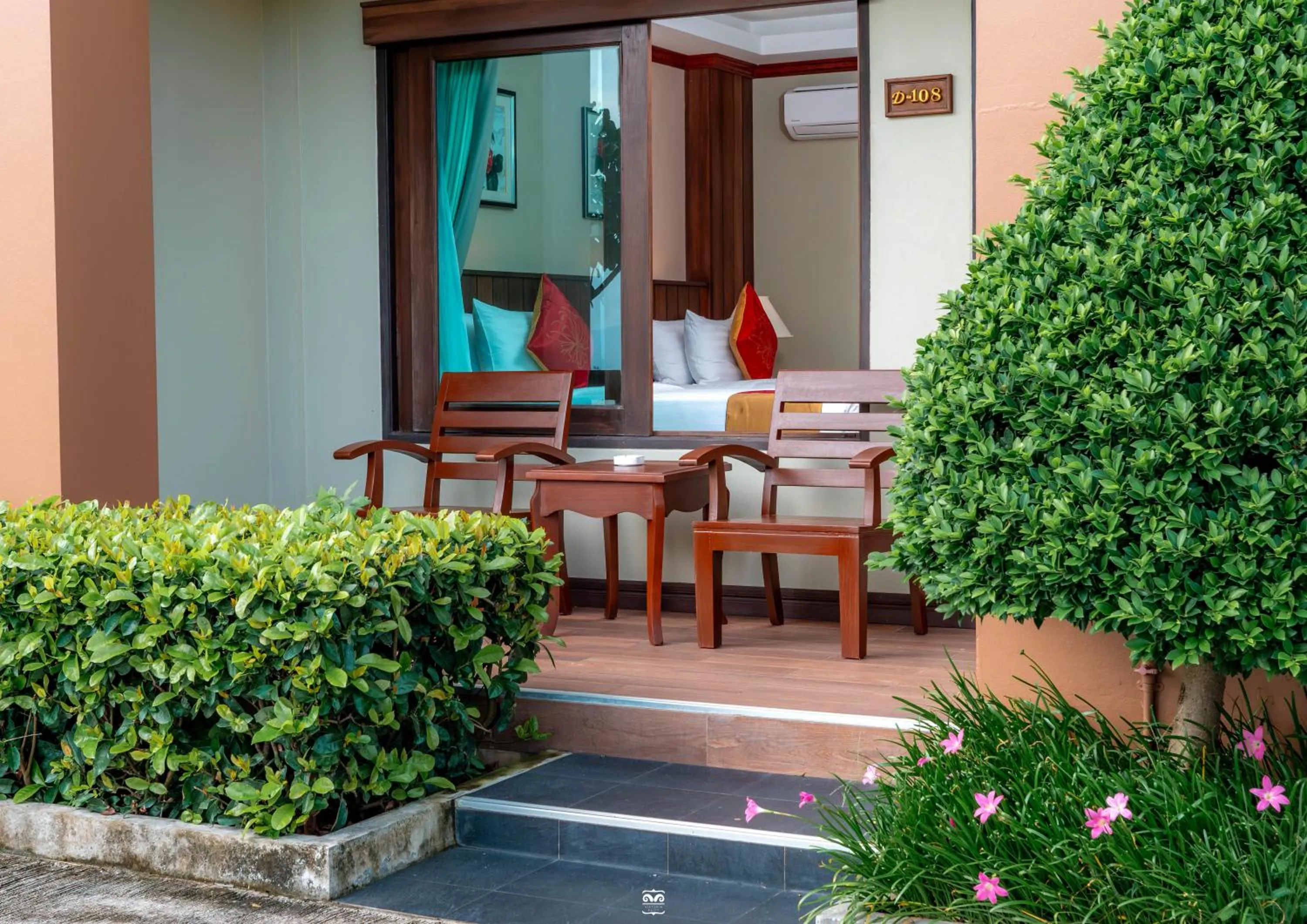 Patio in Victoria Cliff Hotel & Resort, Kawthaung